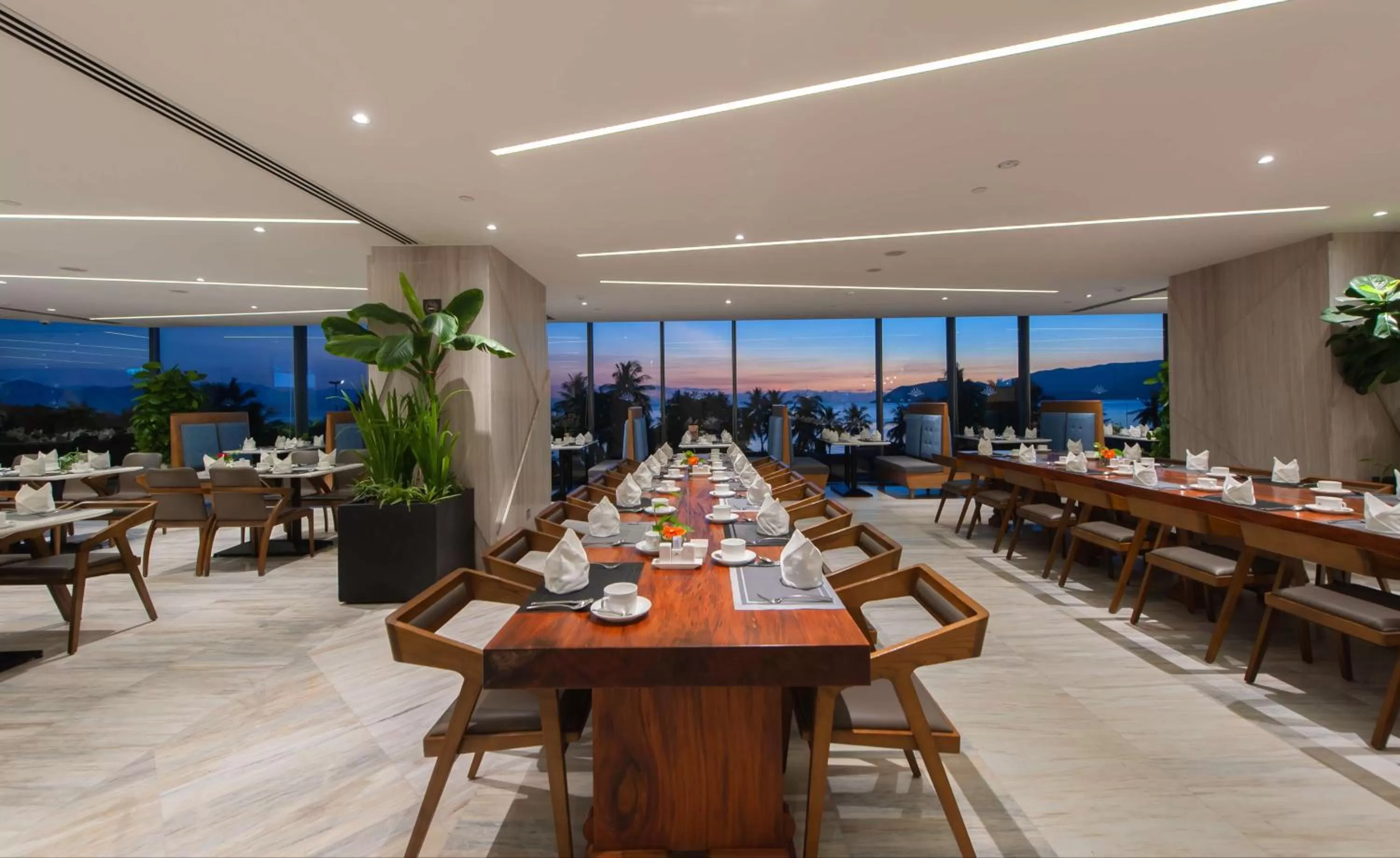 Restaurant/places to eat in Queen Ann Nha Trang Hotel