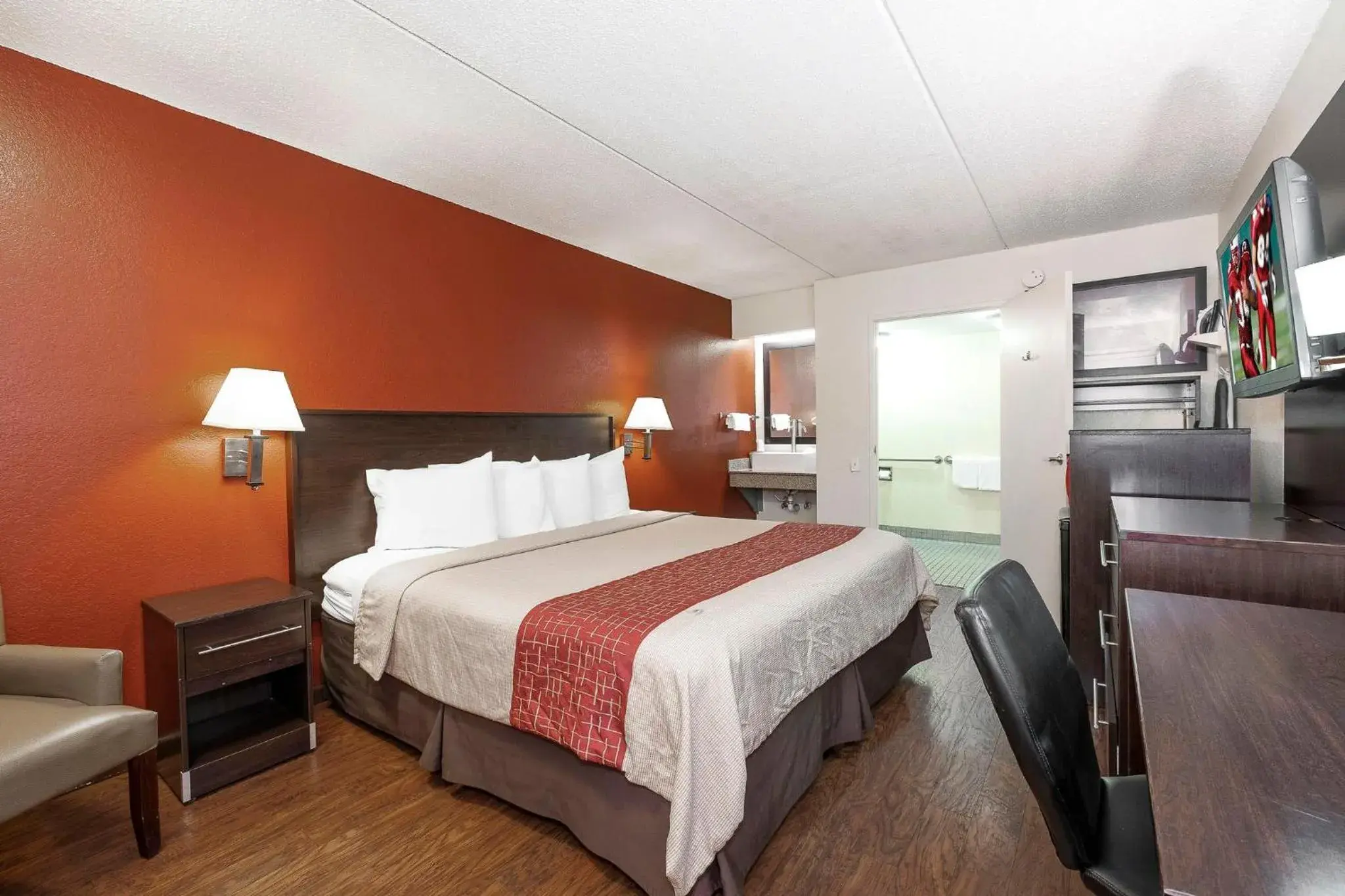 Photo of the whole room in Red Roof Inn Jackson North – Ridgeland