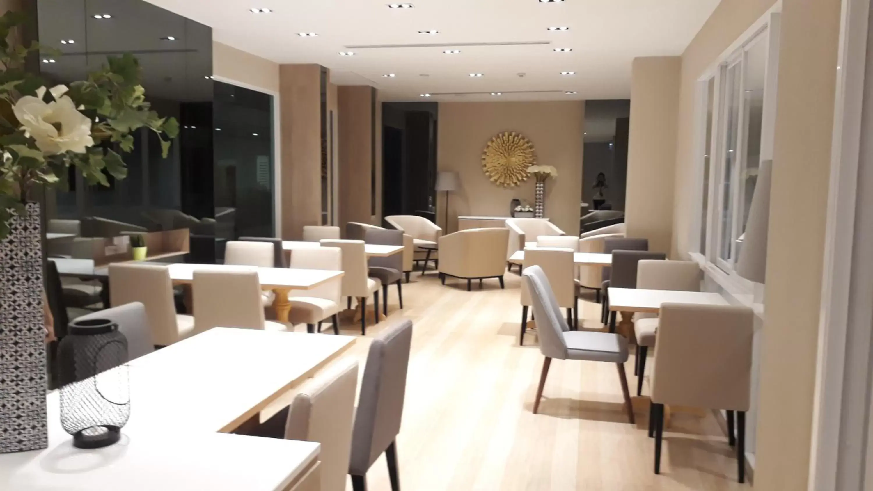 Business facilities, Restaurant/Places to Eat in Paeva Luxury Serviced Residence SHA