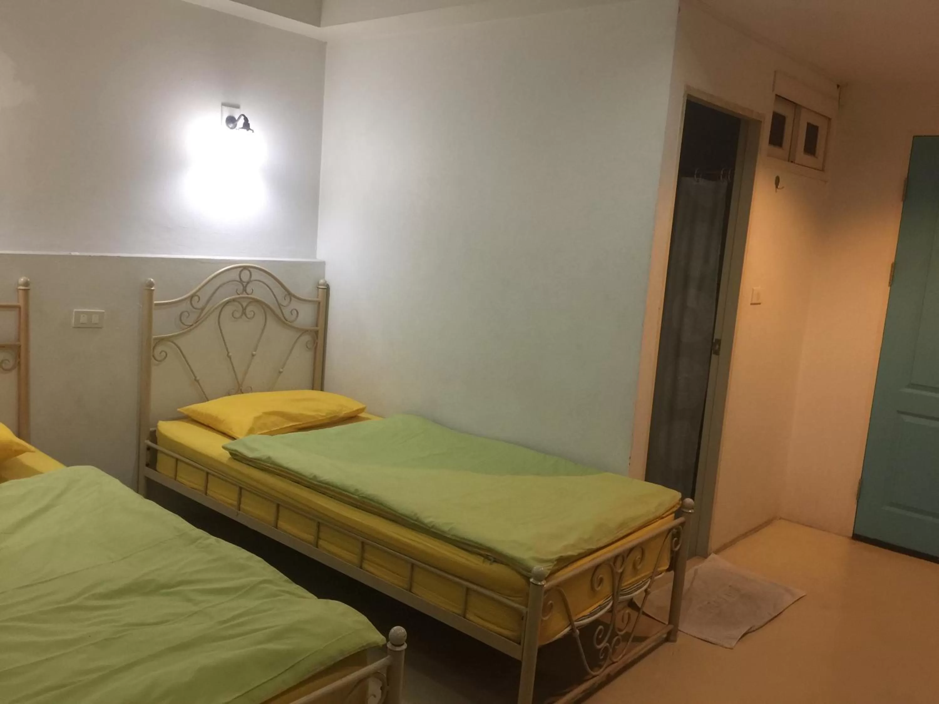 Bedroom, Bed in Roof View Place