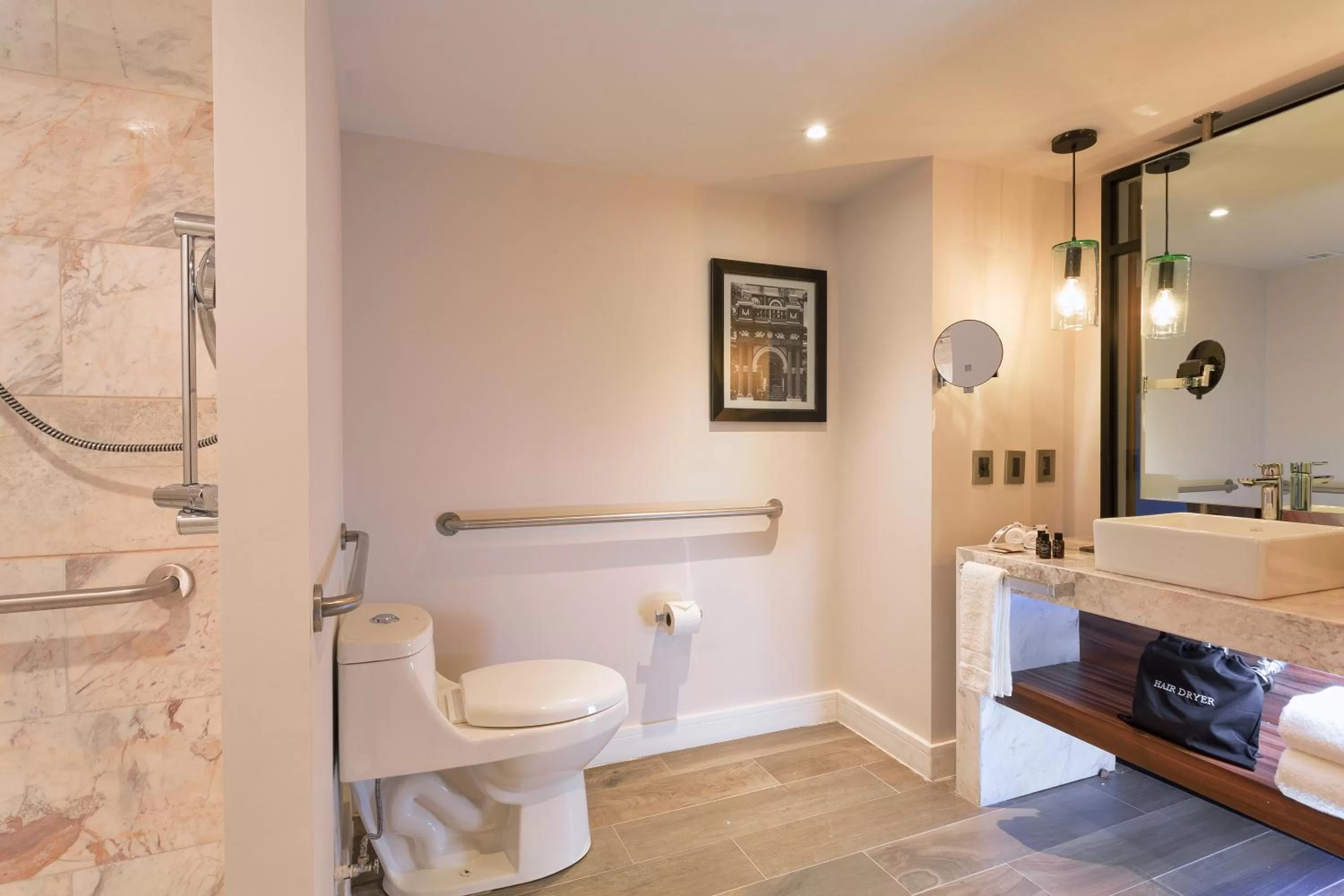 Bathroom in Hotel Indigo Guadalajara Expo by IHG