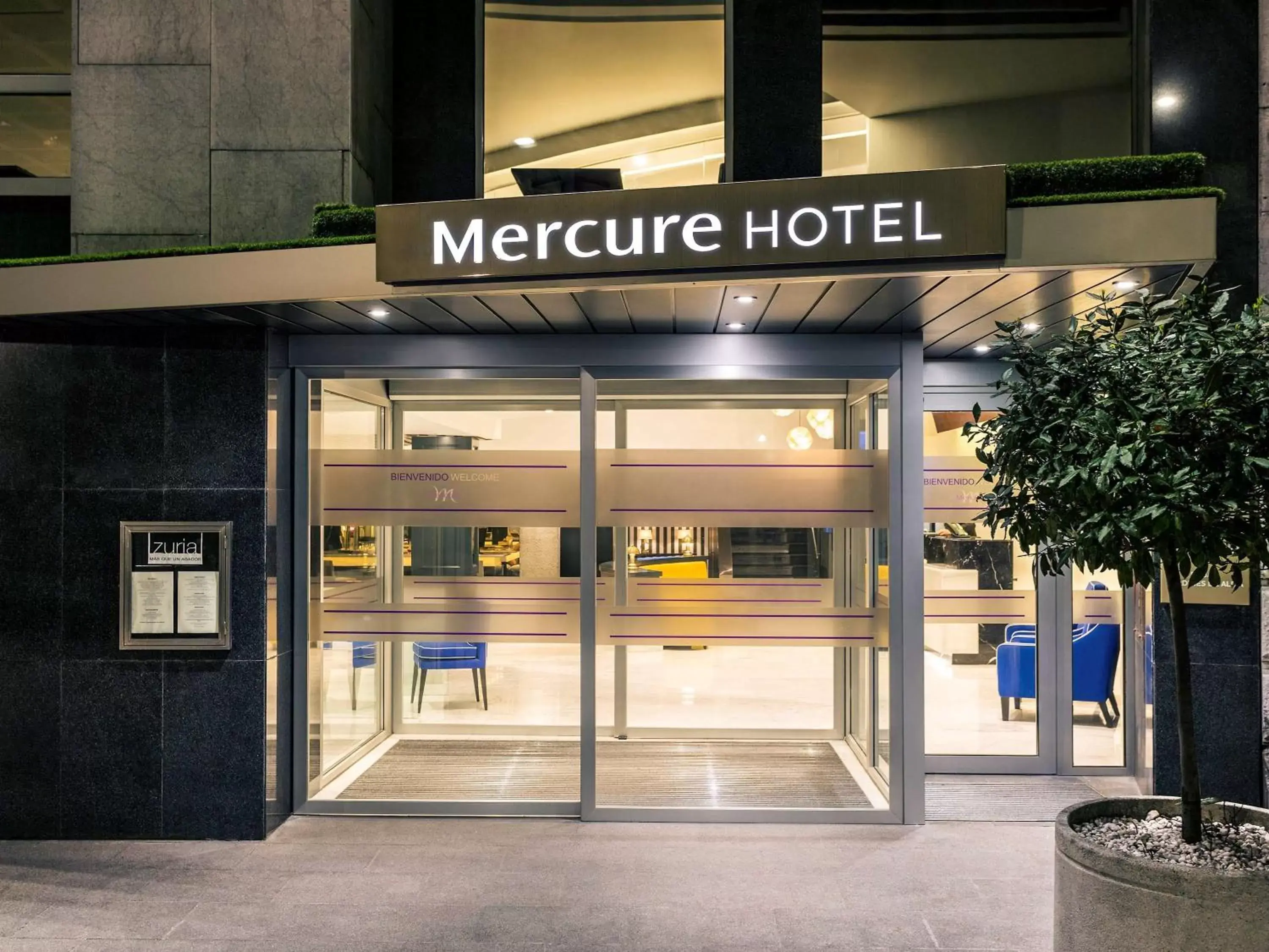 Property building in Hotel Mercure Jardines de Albia