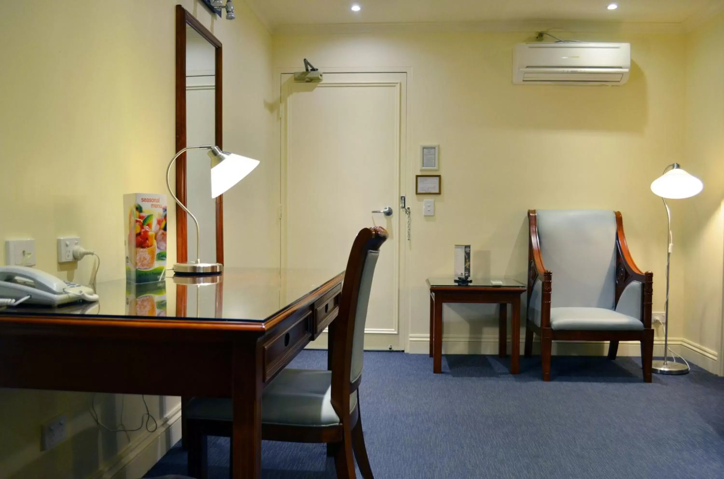 Family Room in Best Western Plus Buckingham International Family Room in Best Western Plus Buckingham International