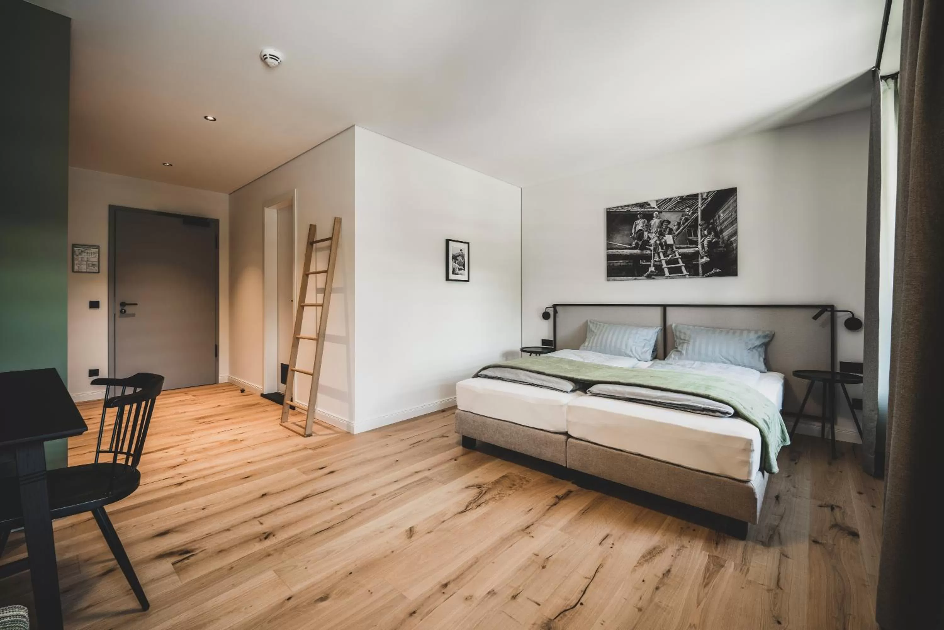 Photo of the whole room, Bed in LANDHOTEL ALTE ZOLLSTATION- Historical Building