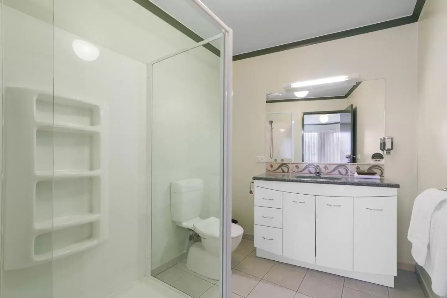 Toilet, Bathroom in Comfort Inn & Suites Lakes Entrance