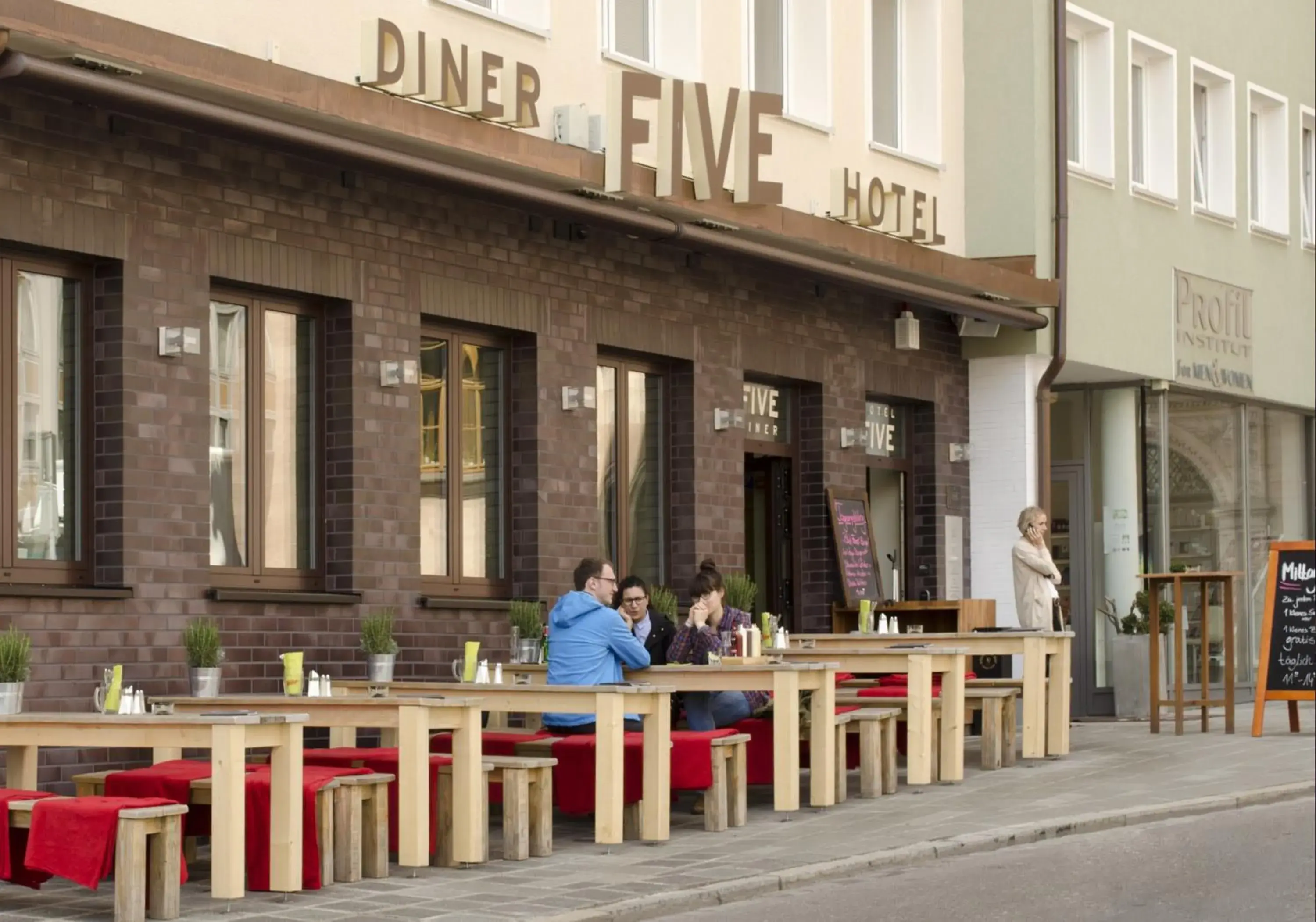 Facade/entrance in Hotel Five