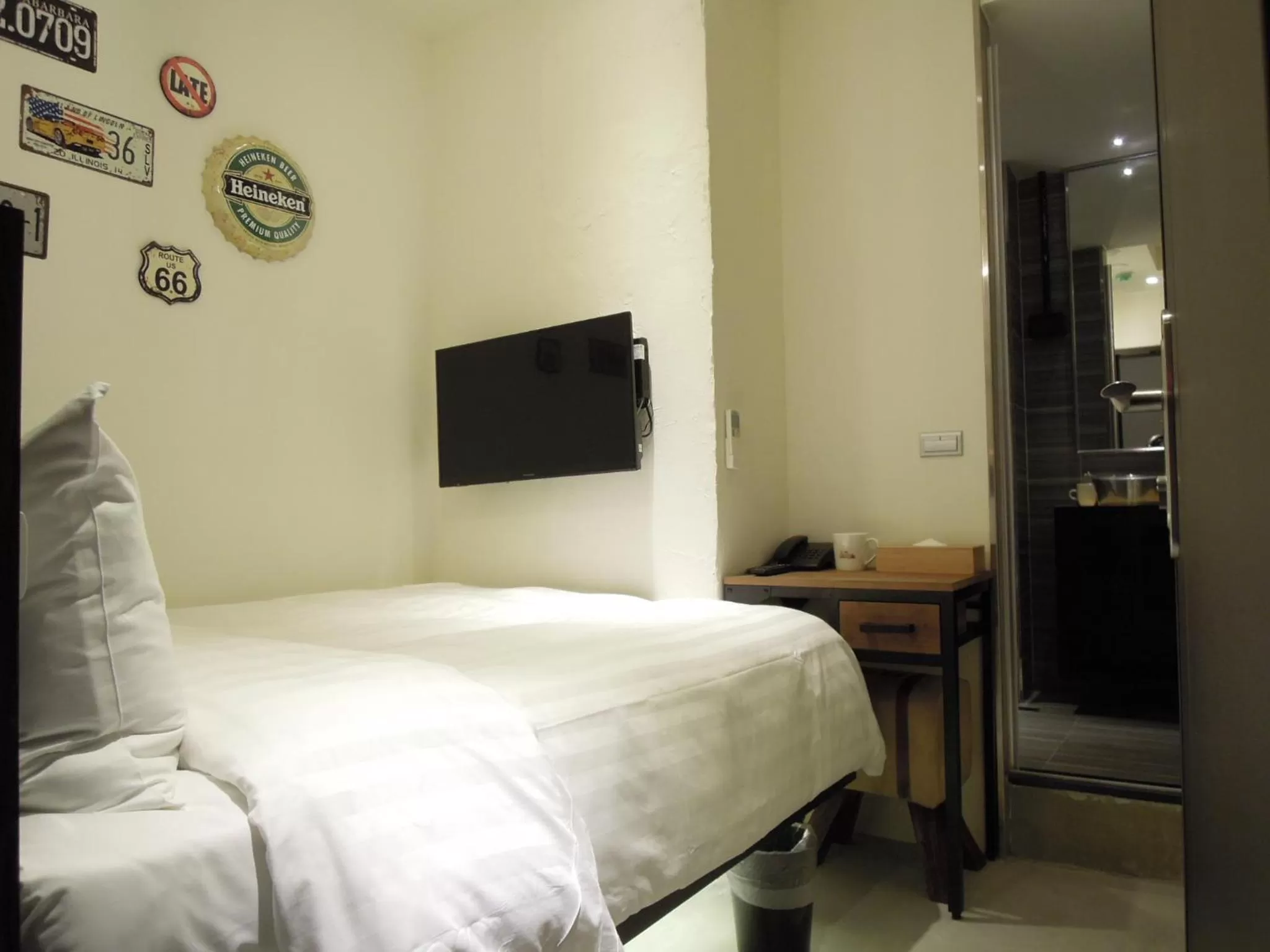 Photo of the whole room, Bed in Re-Change Hotel Taipei