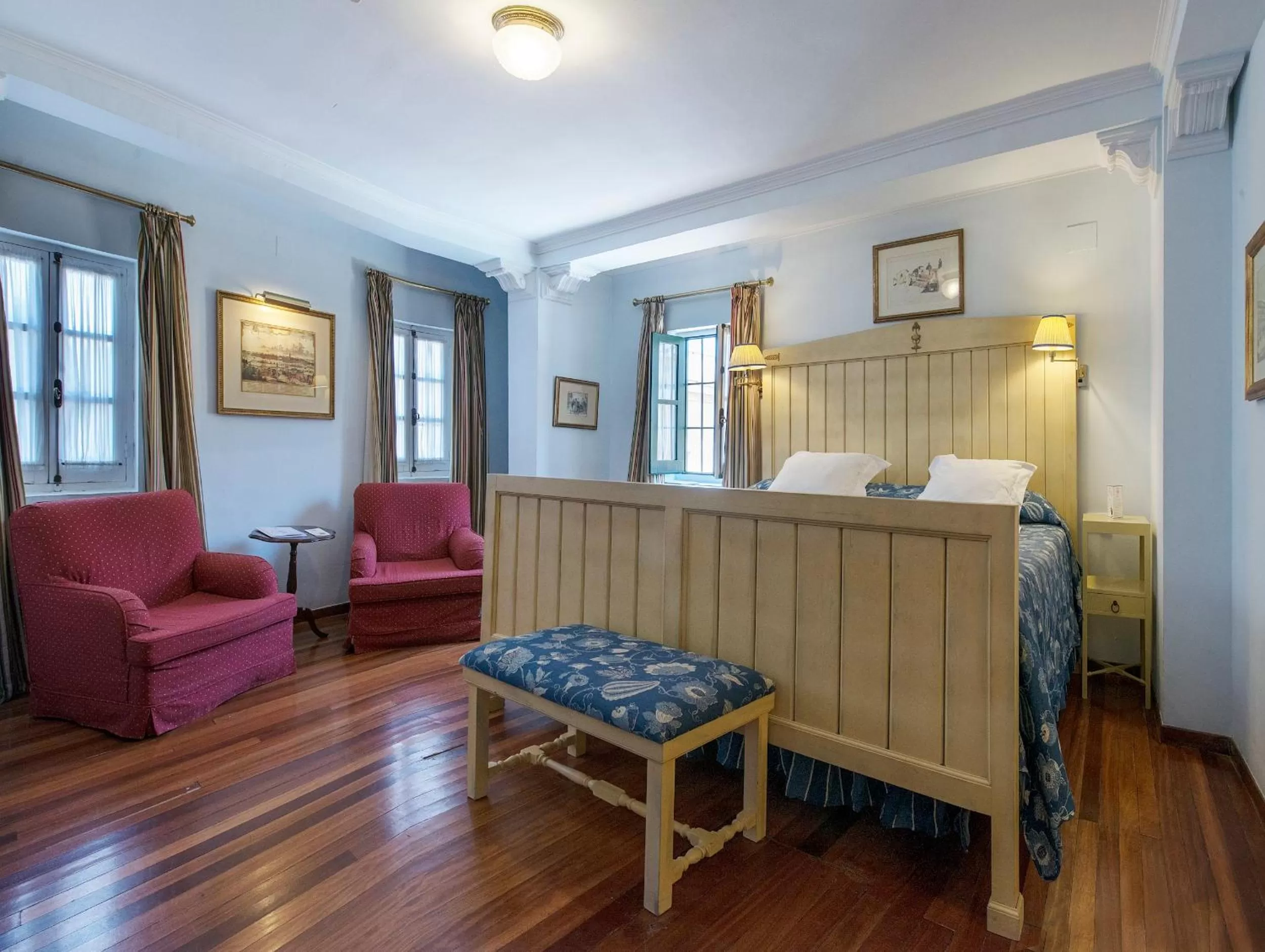 Photo of the whole room, Bed in Hotel Las Casas de la Judería
