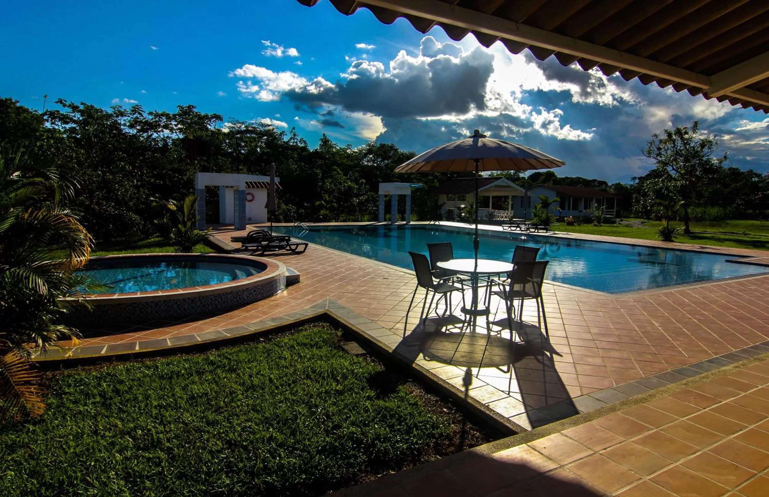 Restaurant/places to eat, Swimming Pool in Hotel Mastranto