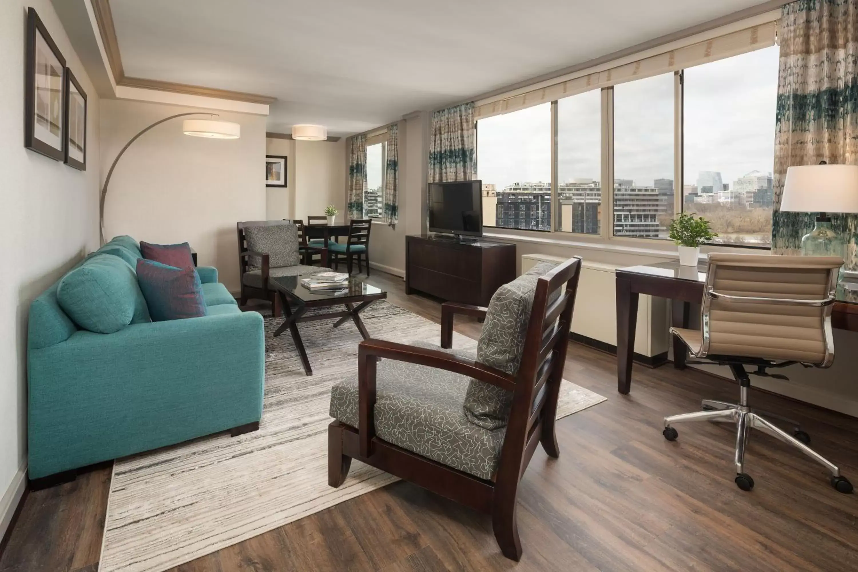 Living room, Seating Area in The River Inn-A Modus Hotel