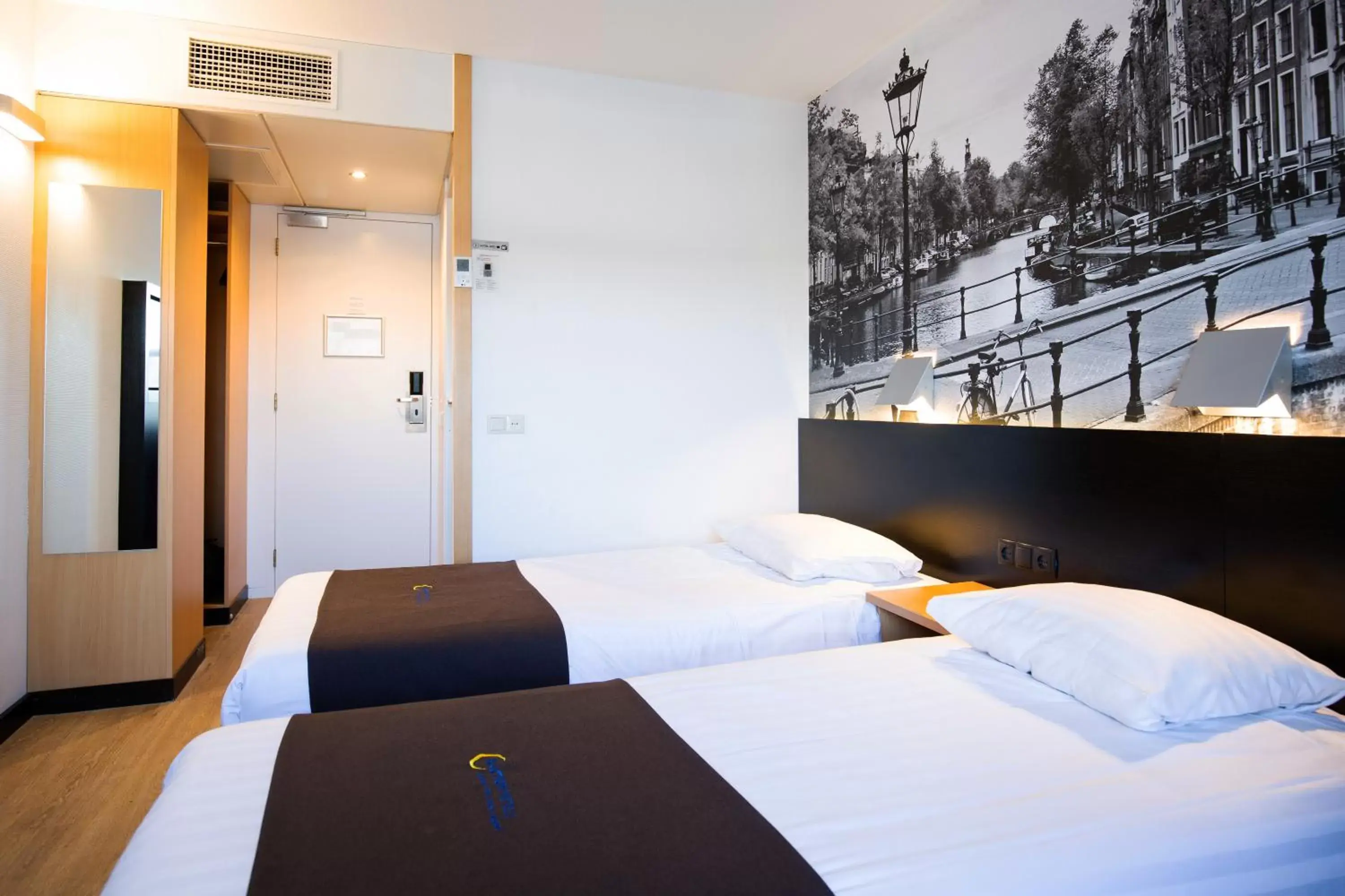 Photo of the whole room, Bed in Bastion Hotel Schiphol Hoofddorp