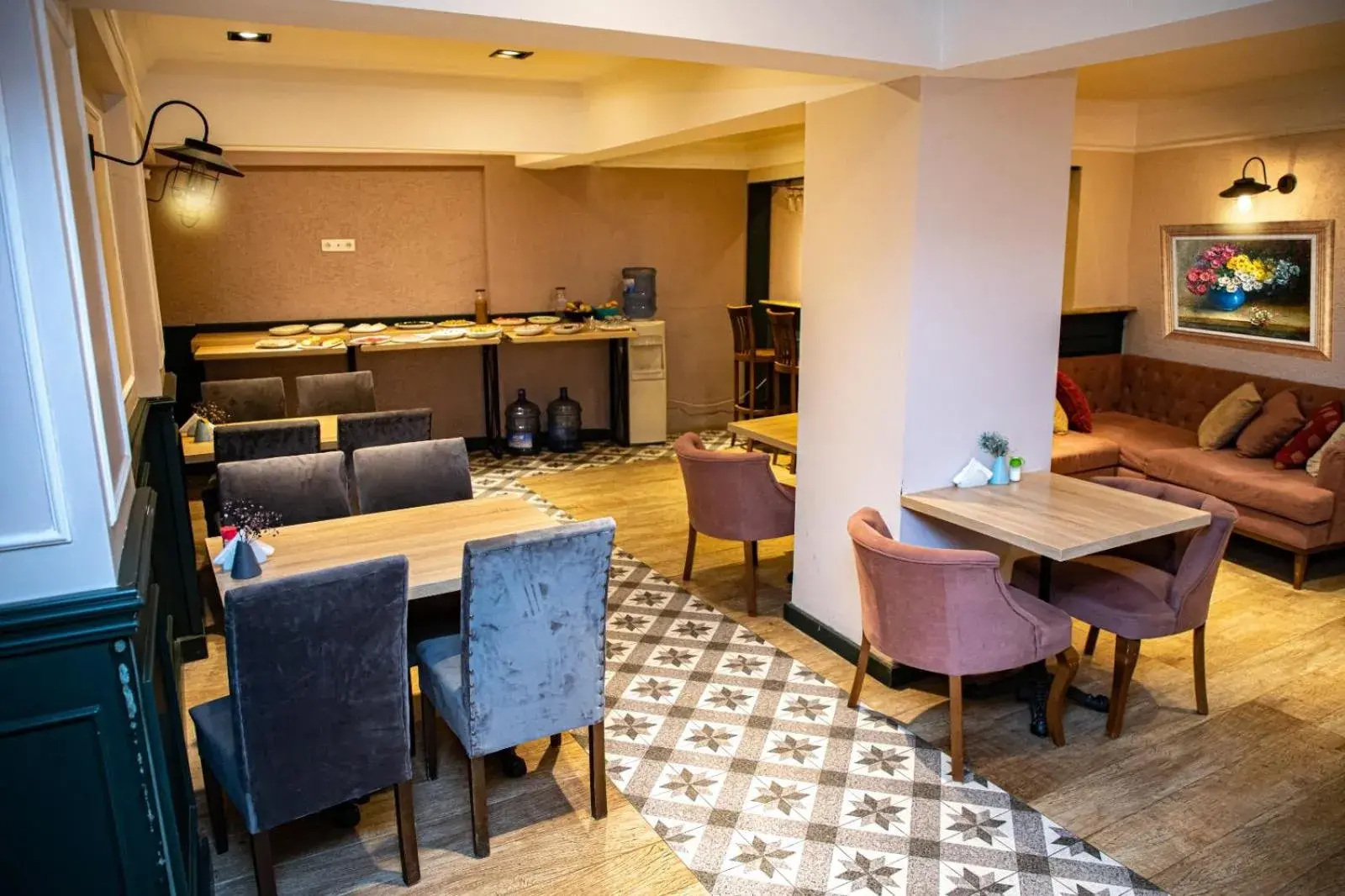 Restaurant/Places to Eat in Comfort Hotel Taksim