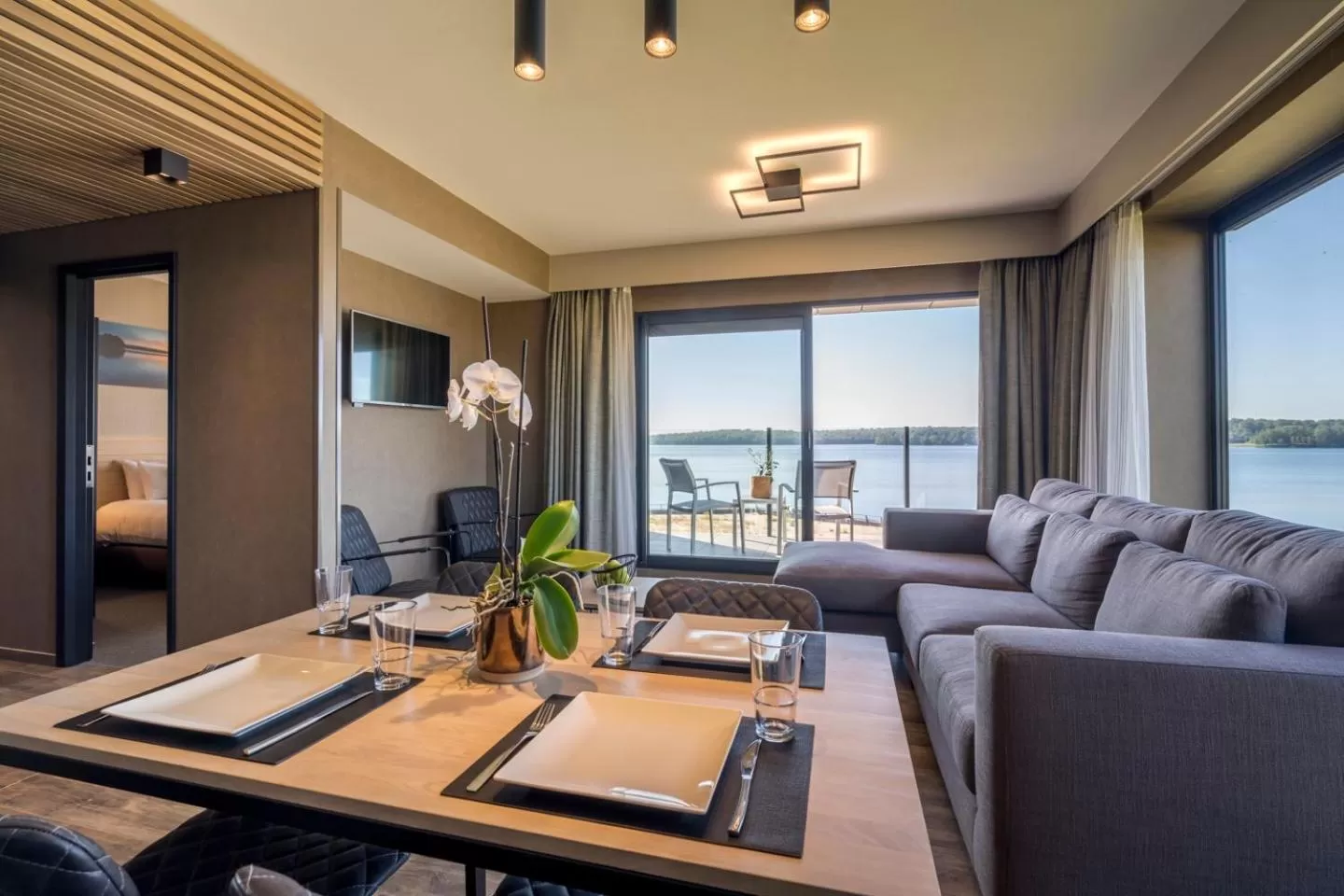 Dining area in Golden Lakes Hotel