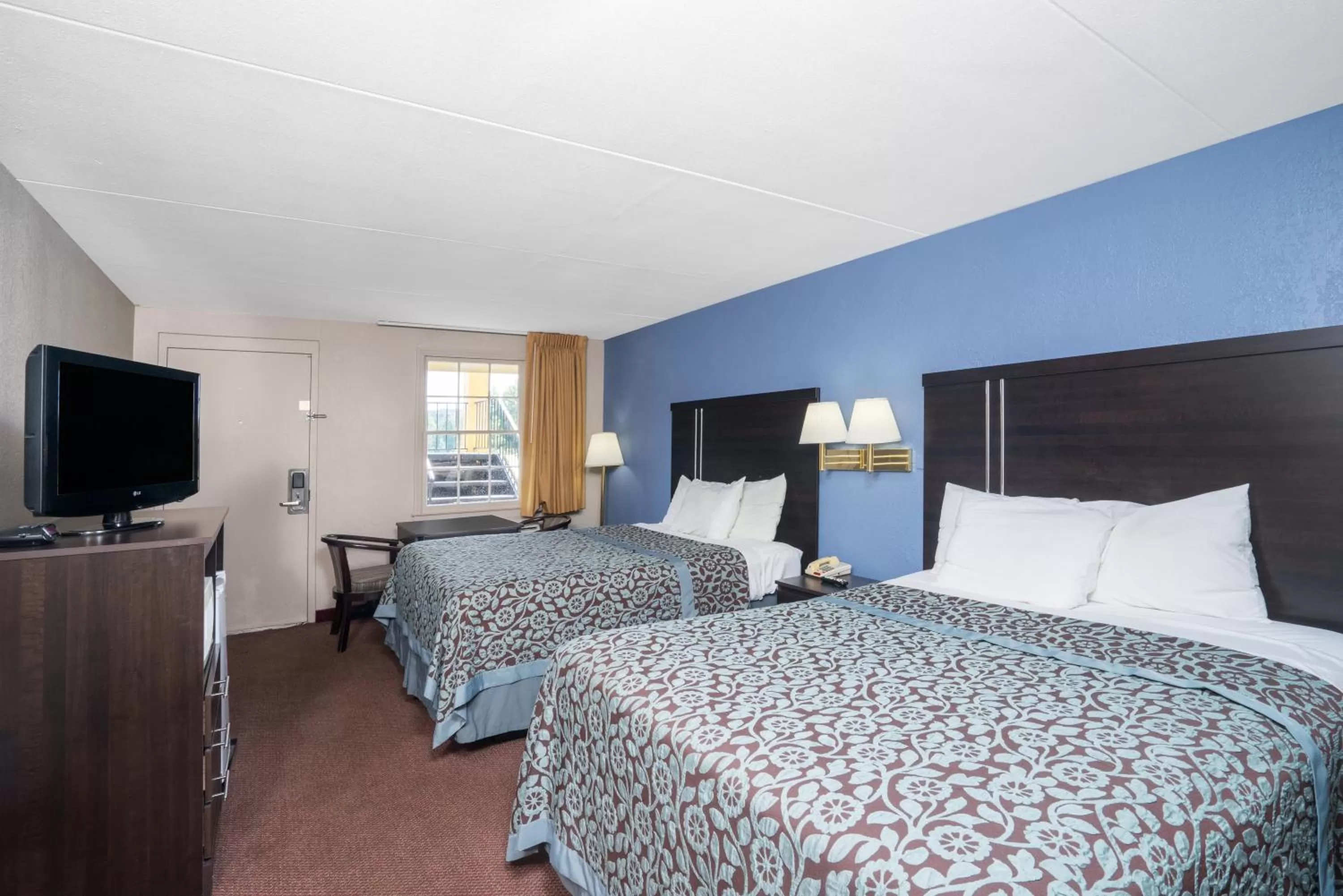 Bed in Days Inn by Wyndham Lincolnton