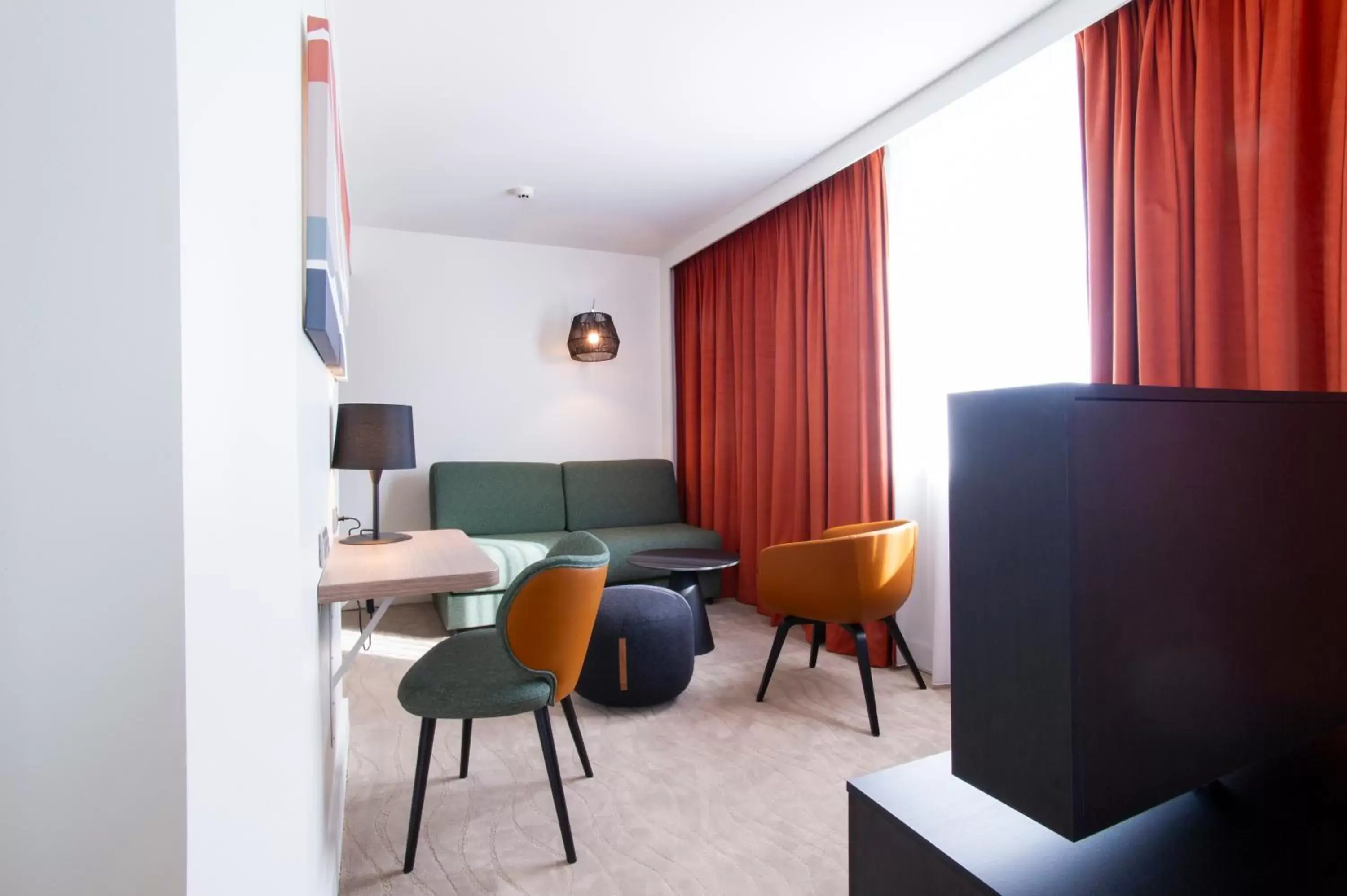 Bedroom, TV/Entertainment Center in Novotel Lyon Confluence