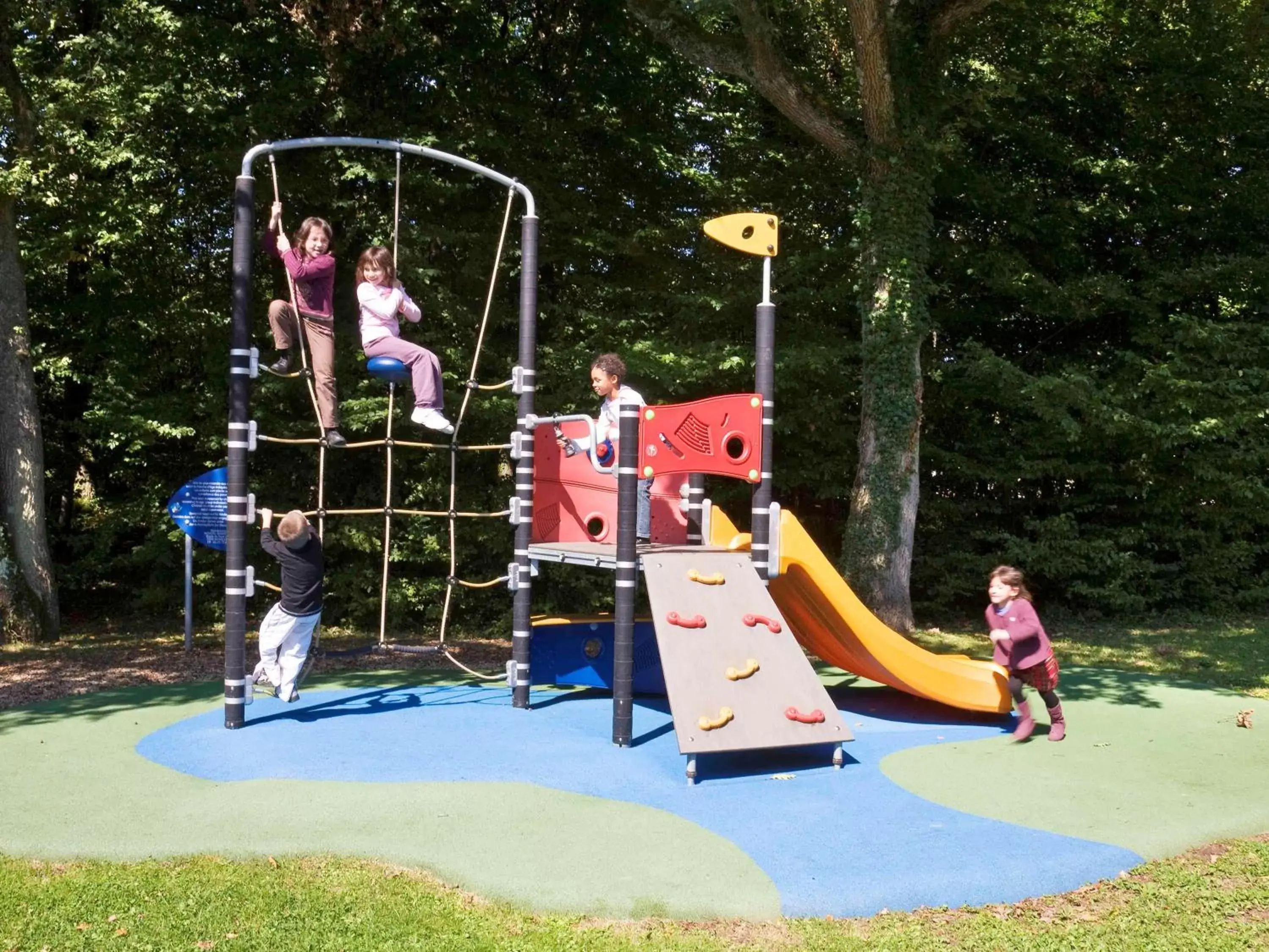 Activities, Children's Play Area in Novotel Domaine de Maffliers