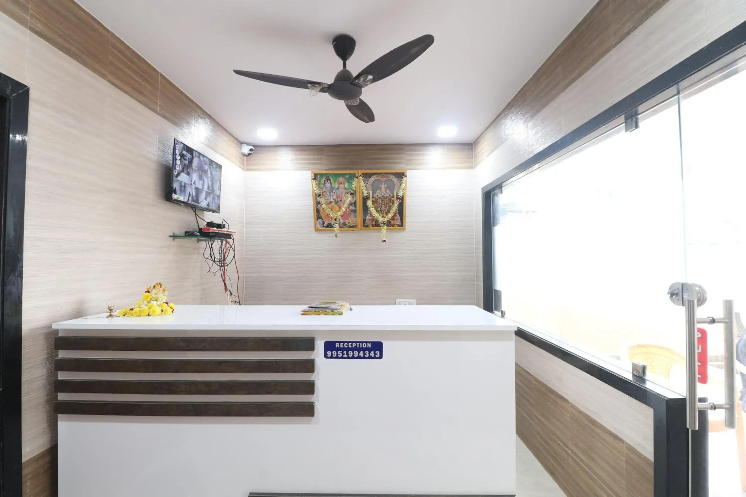 Lobby or reception, Bathroom in HOTEL VALLABHA RESIDENSY