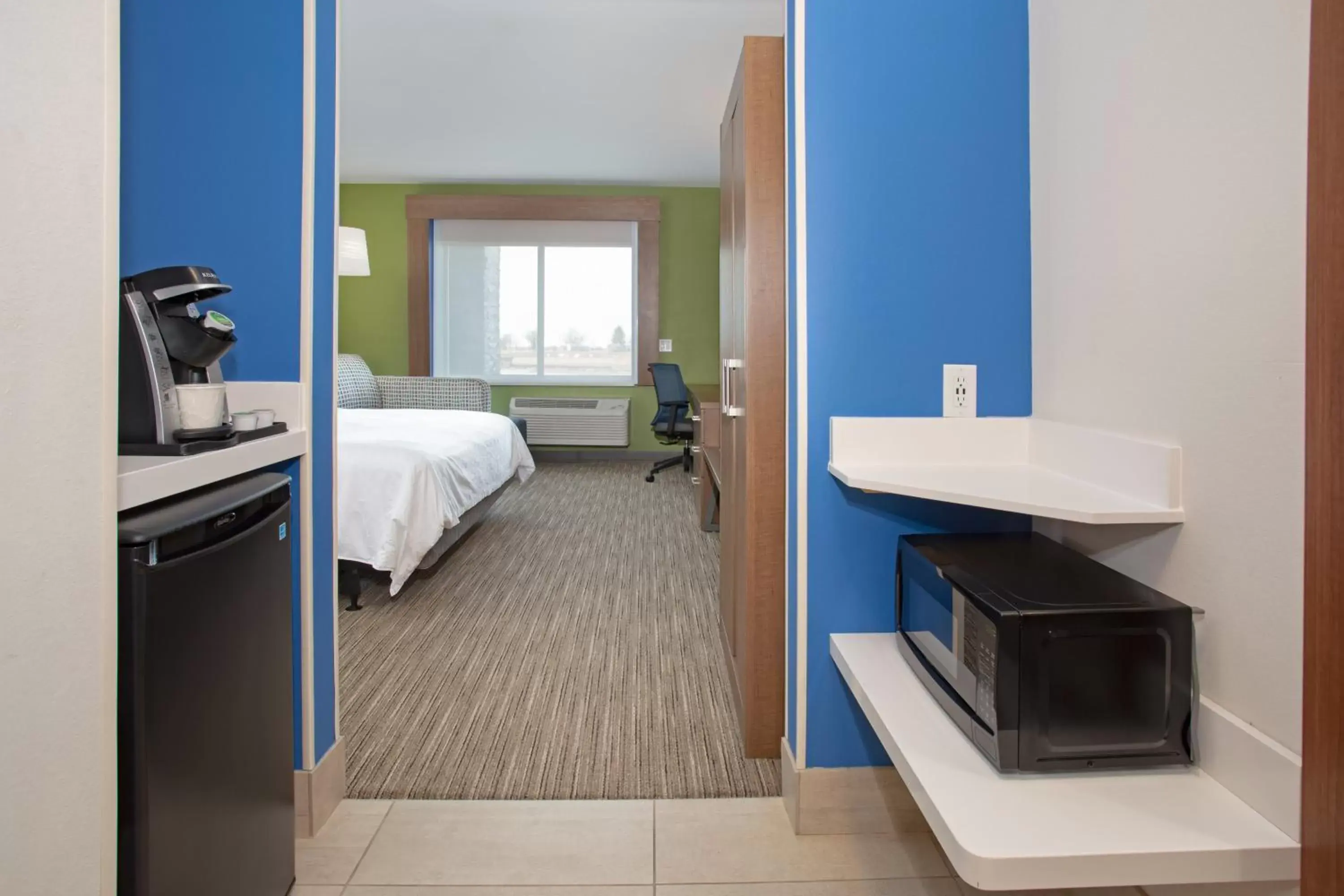 Photo of the whole room, Bathroom in Holiday Inn Express & Suites - Goodland I-70, an IHG Hotel