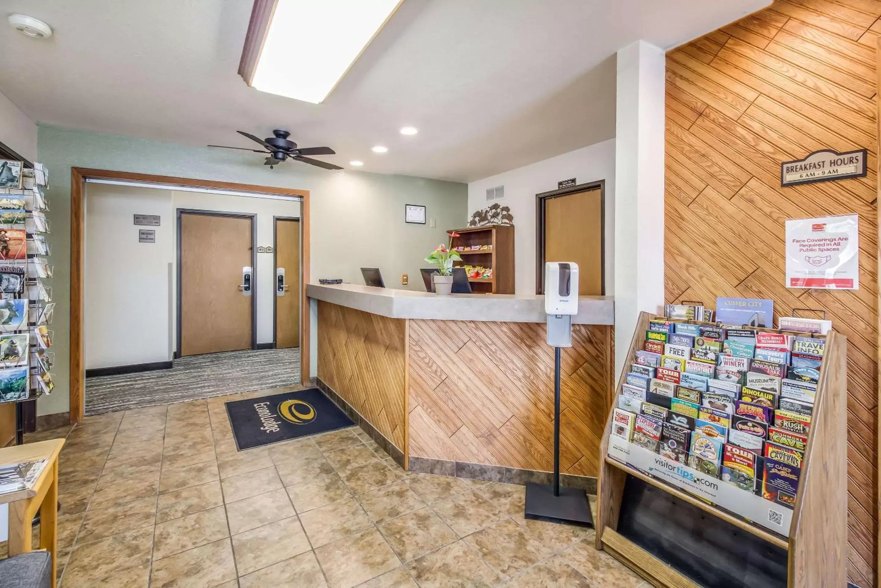 Lobby or reception, Lobby/Reception in Econo Lodge, Downtown Custer Near Custer State Park and Mt Rushmore