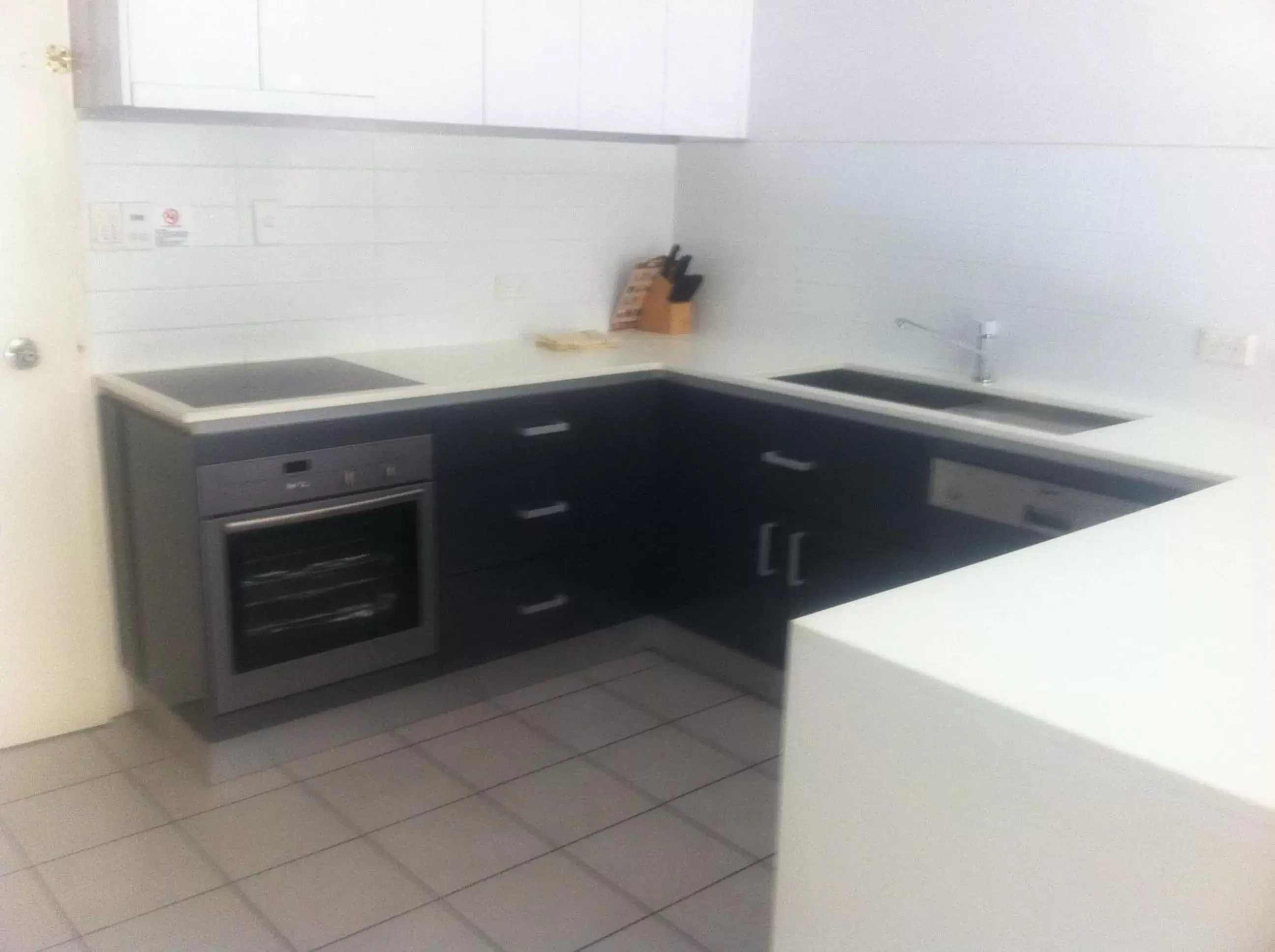 Kitchen or kitchenette, Kitchen/Kitchenette in Reef Gateway Apartments