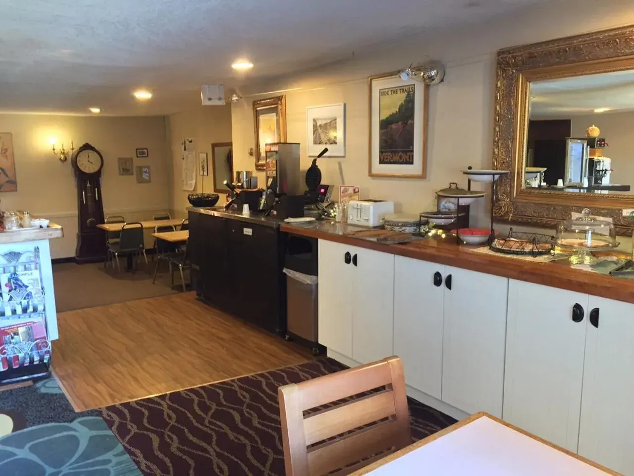Continental breakfast, Restaurant/Places to Eat in The Black Mountain Inn