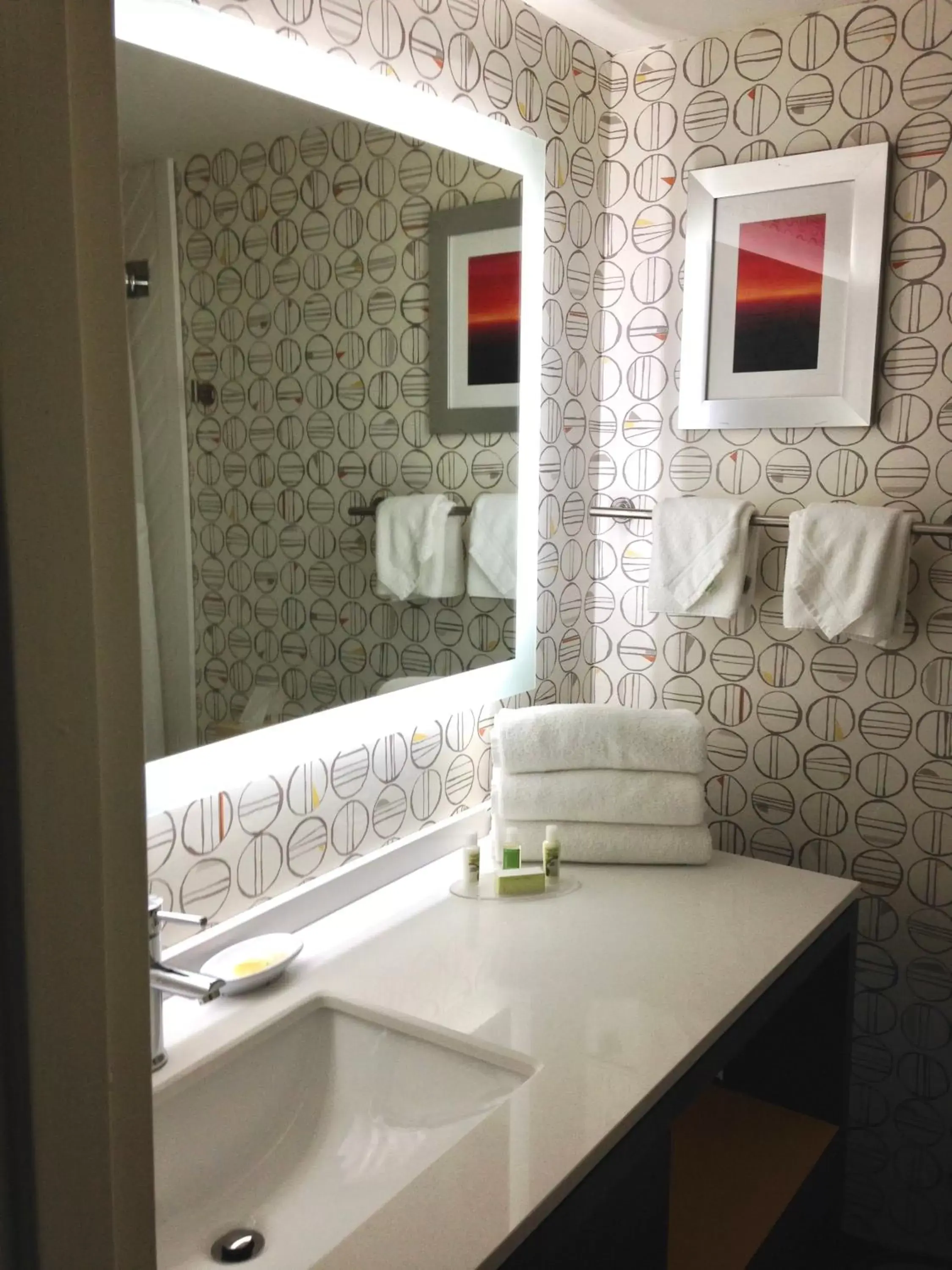Bathroom, Seating Area in Holiday Inn & Suites Pittsfield-Berkshires, an IHG Hotel