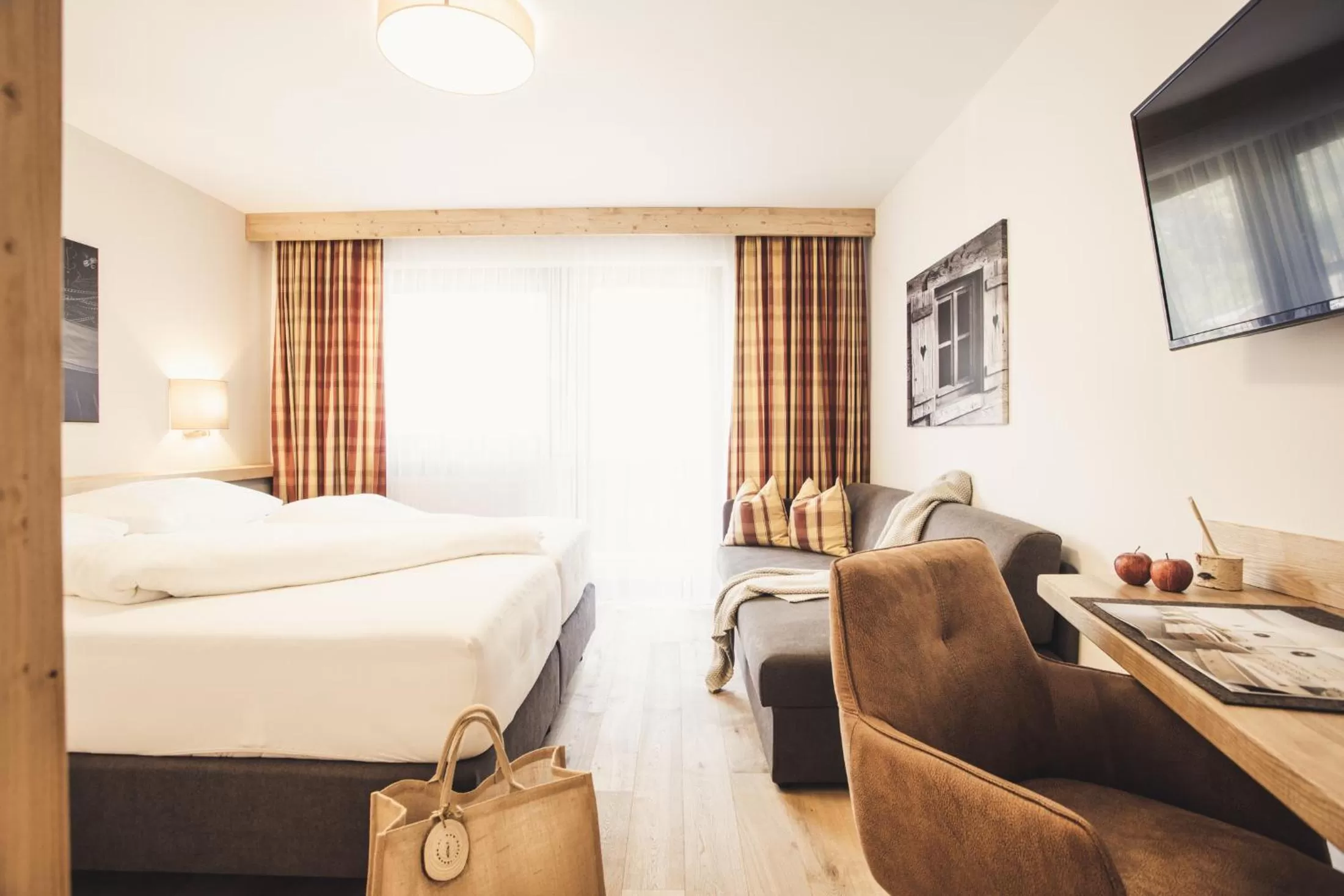 Photo of the whole room, Bed in Hotel Johanna mitten im Ötztal