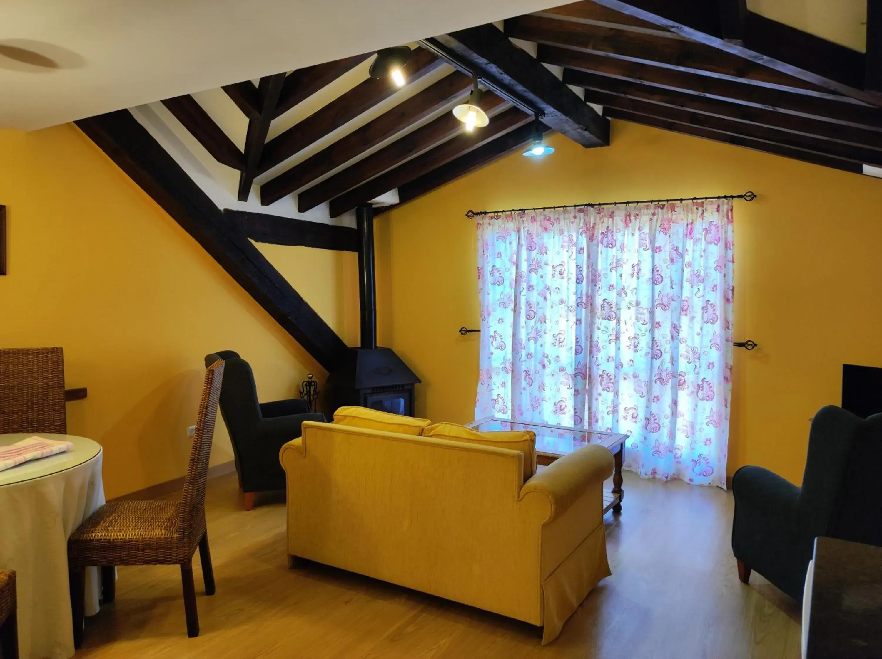 Living room, Seating Area in Viviendas Rurales El Covaju