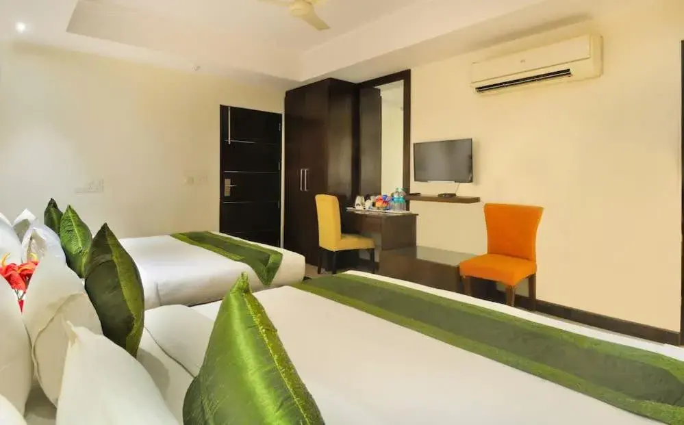 Bed, TV/Entertainment Center in Zenith Hotel - Delhi Airport