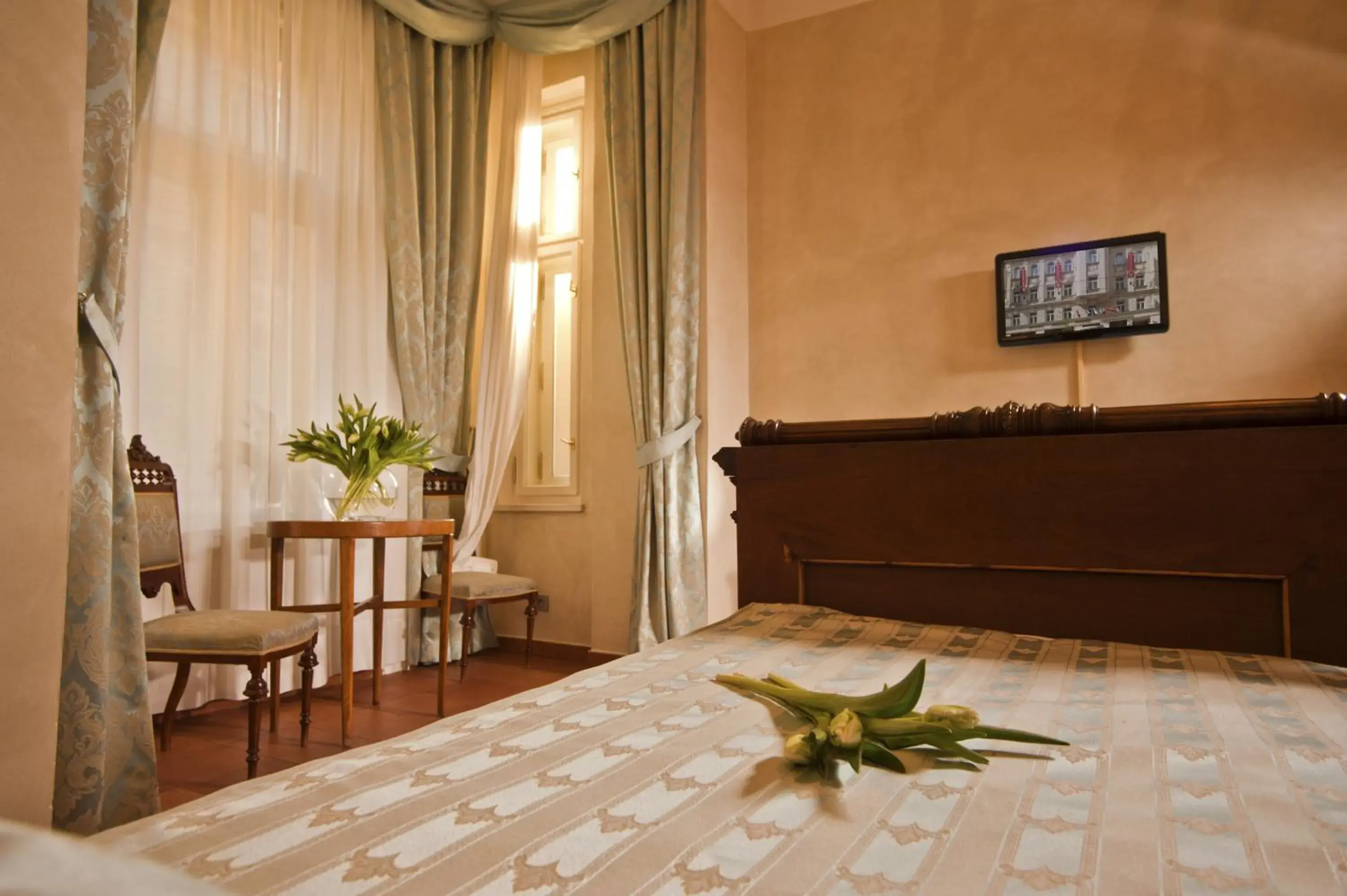 Bed, Seating Area in Hotel Caesar Prague