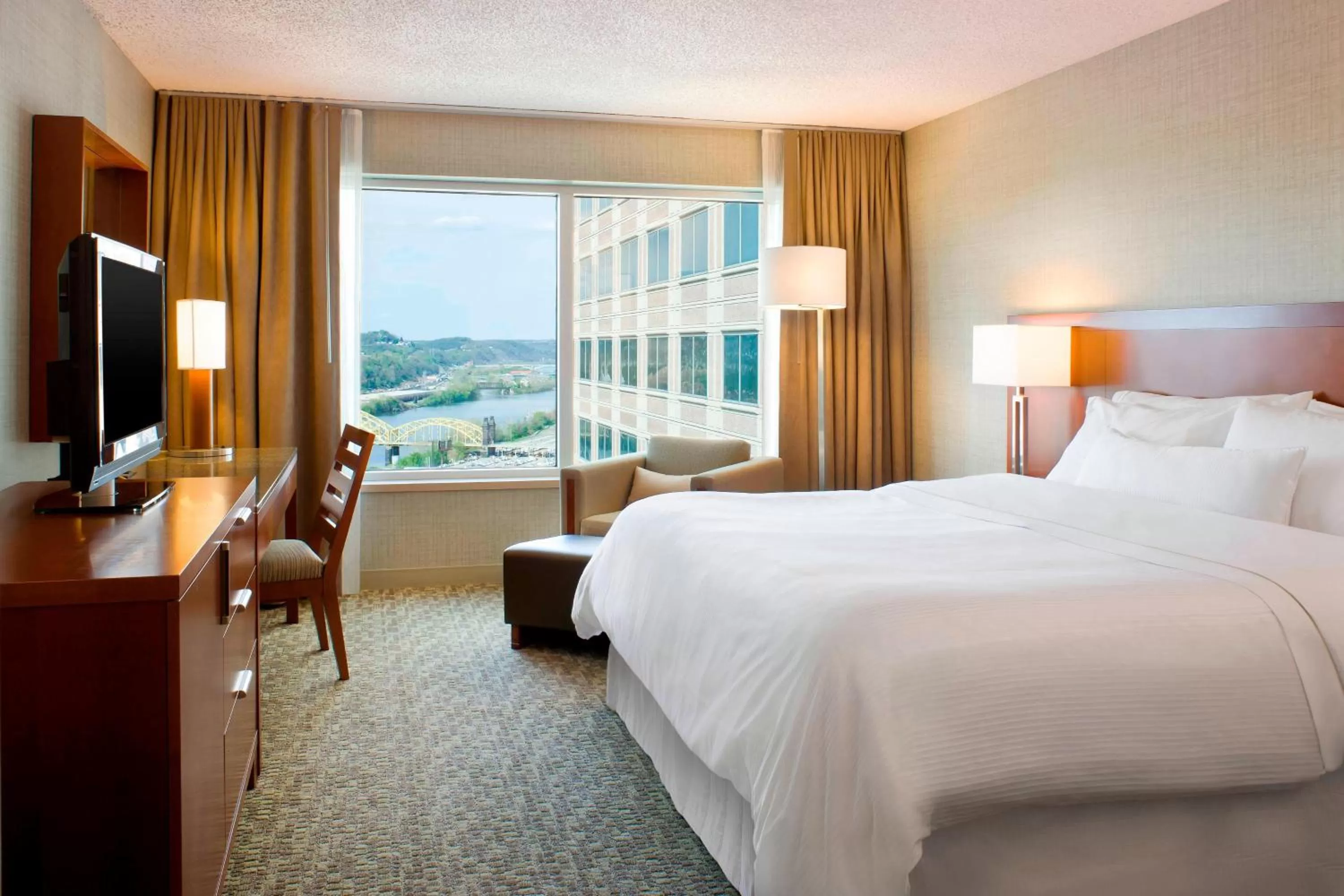 Photo of the whole room, Bed in The Westin Pittsburgh