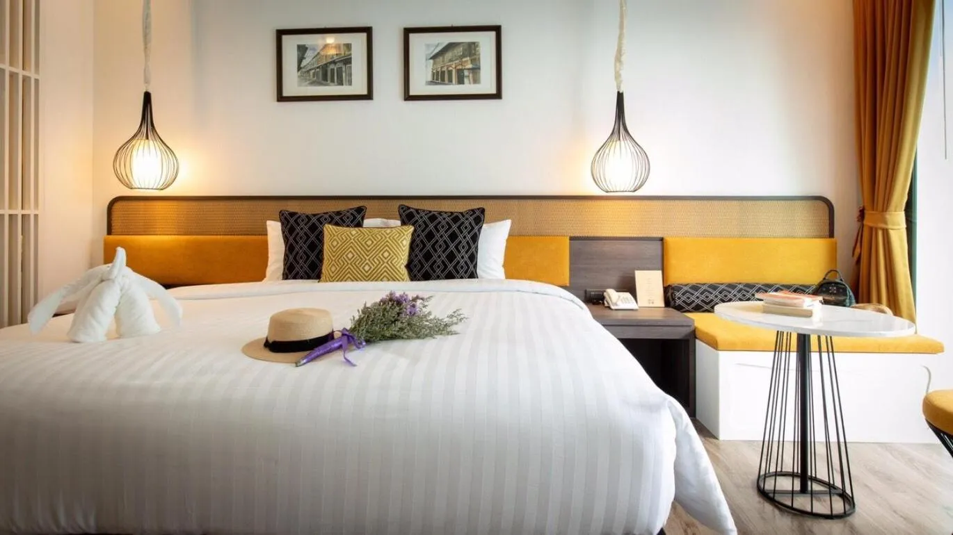 Bed in Chaanburi Boutique Resort