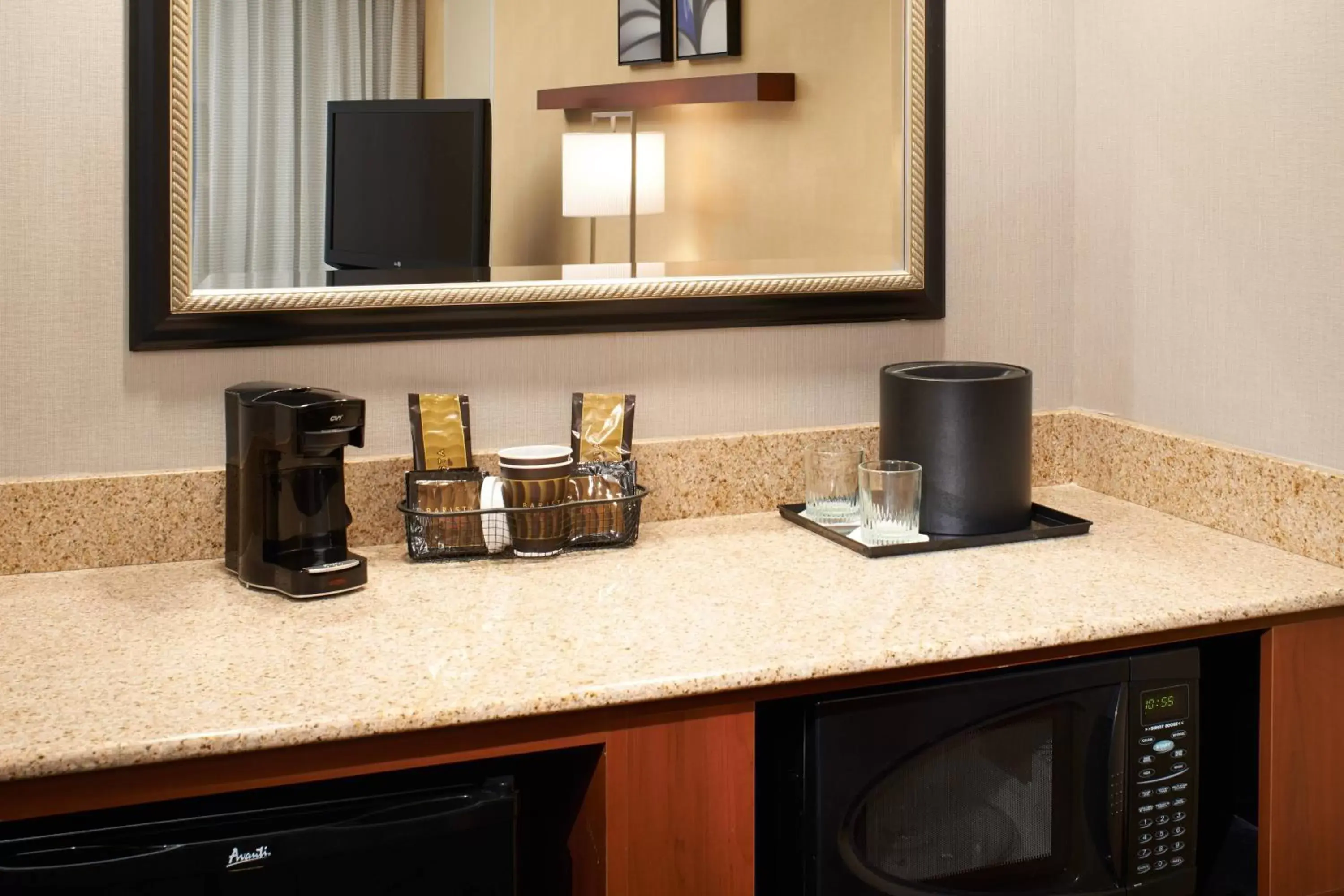 Kitchen or kitchenette in Courtyard by Marriott Detroit Warren