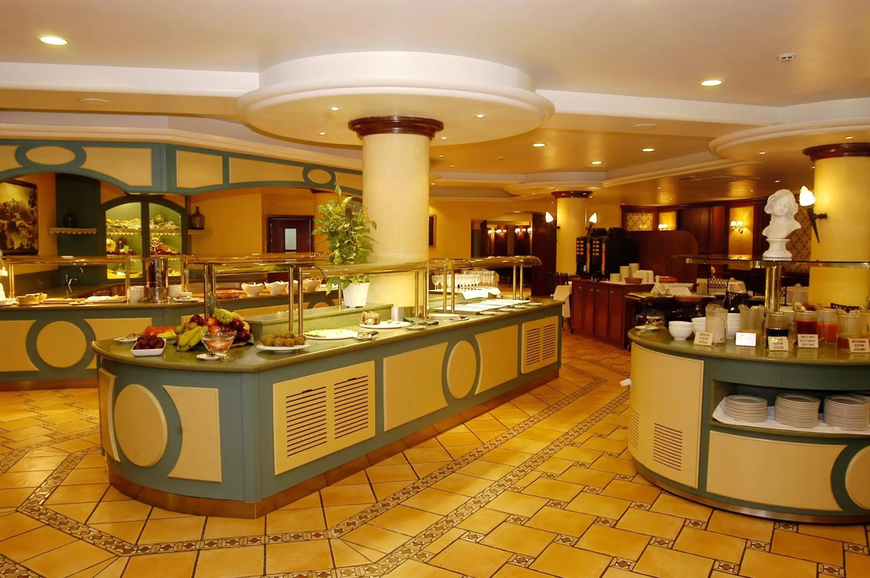 Food, Restaurant/Places to Eat in Andorra Palace