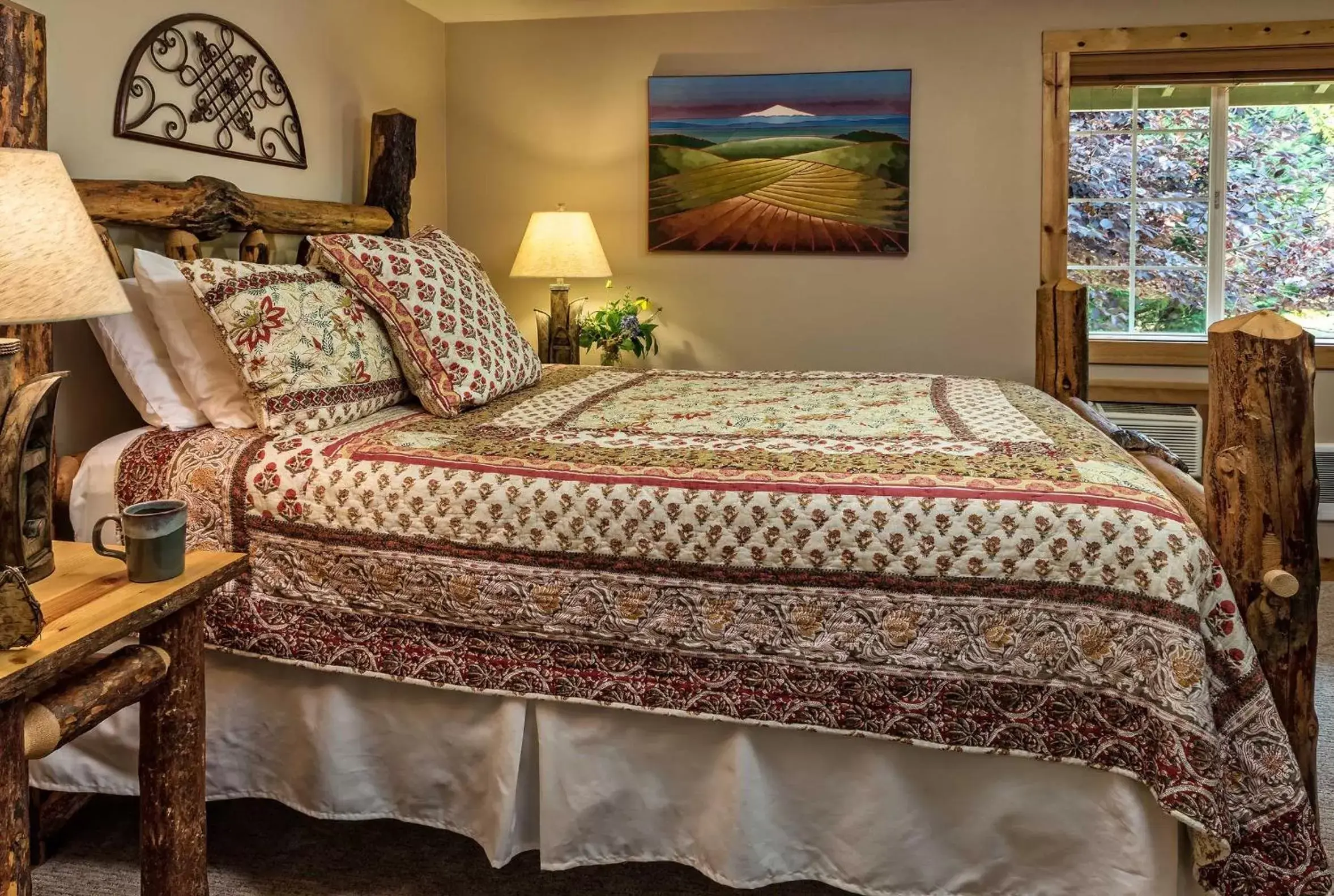 Bed in Carson Ridge Luxury Cabins