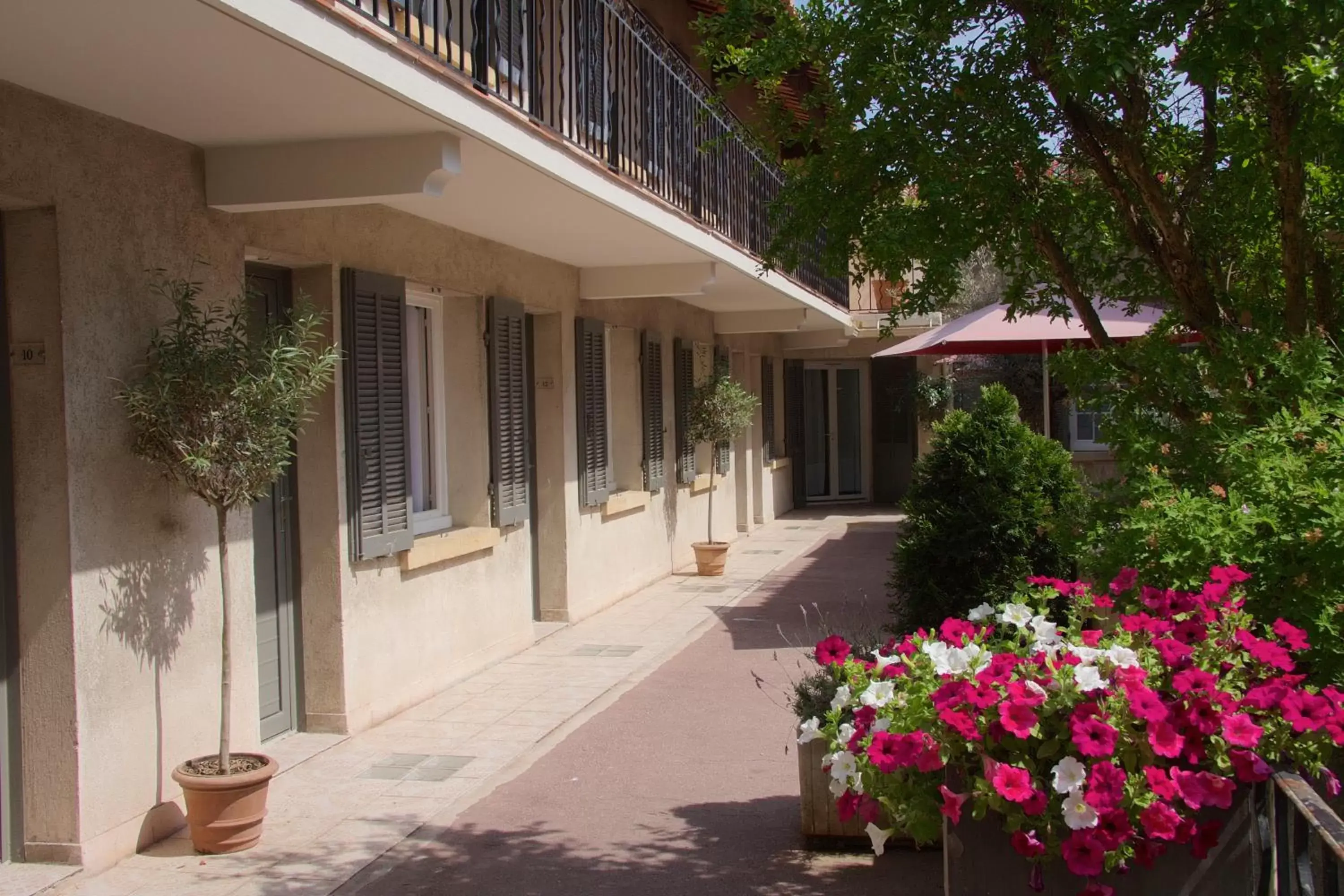 Patio, Property Building in Le Concorde