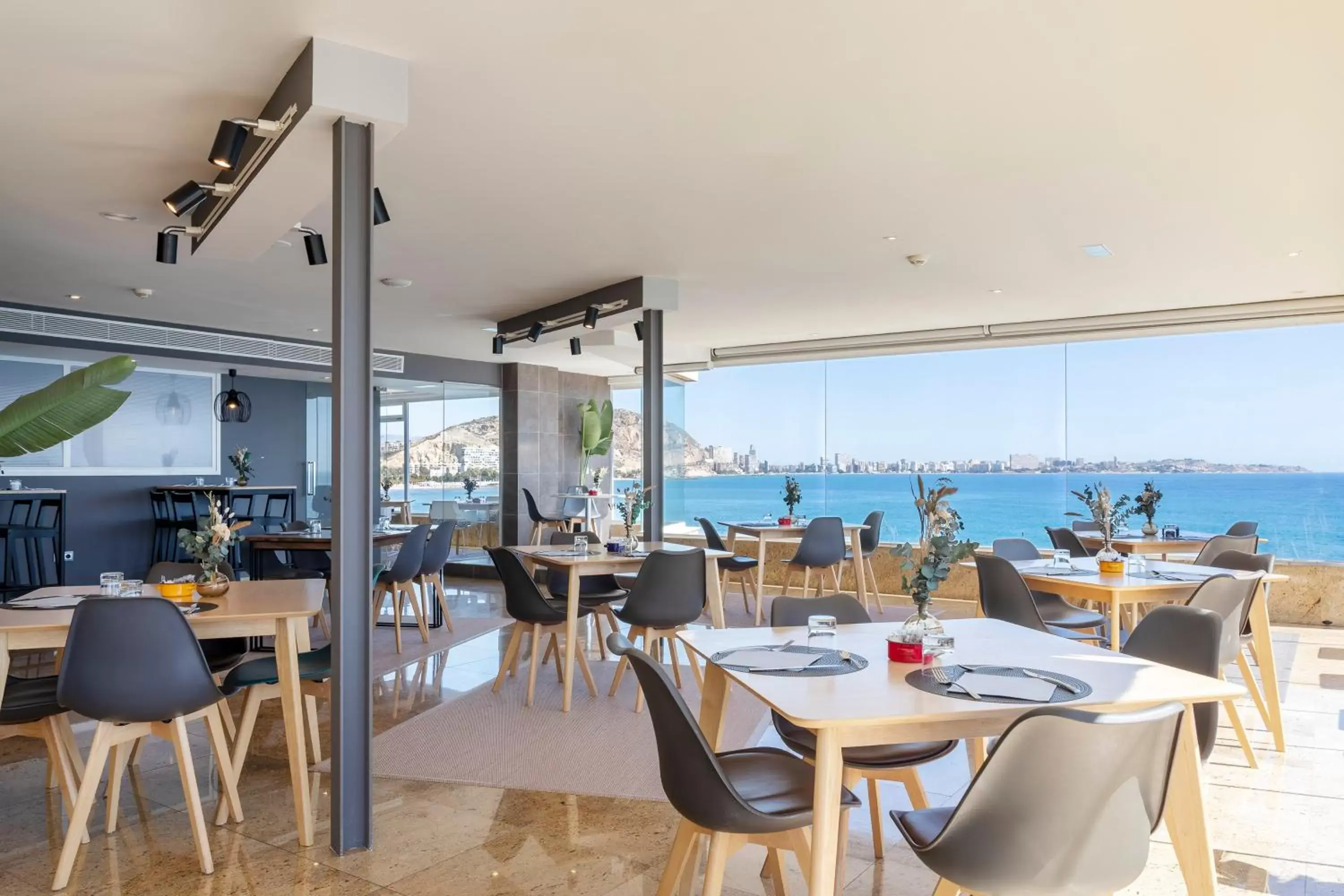 Restaurant/Places to Eat in Hotel Spa Porta Maris by Melia