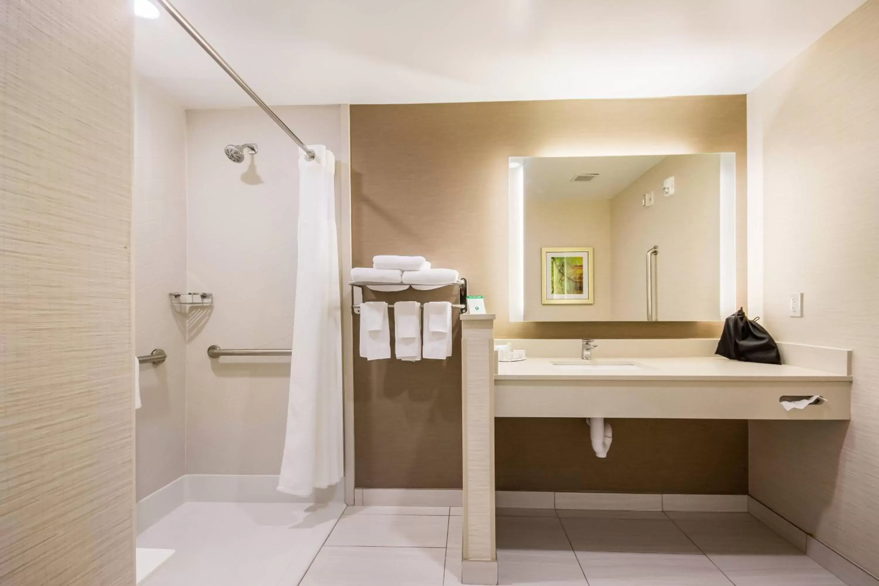 Bathroom in Fairfield Inn & Suites by Marriott Chickasha