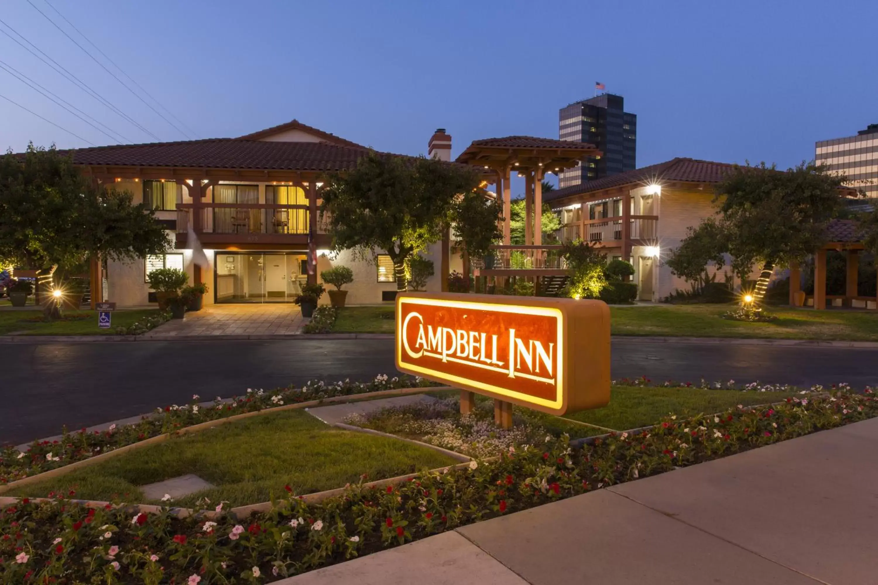 Facade/entrance, Property Building in Campbell Inn Hotel