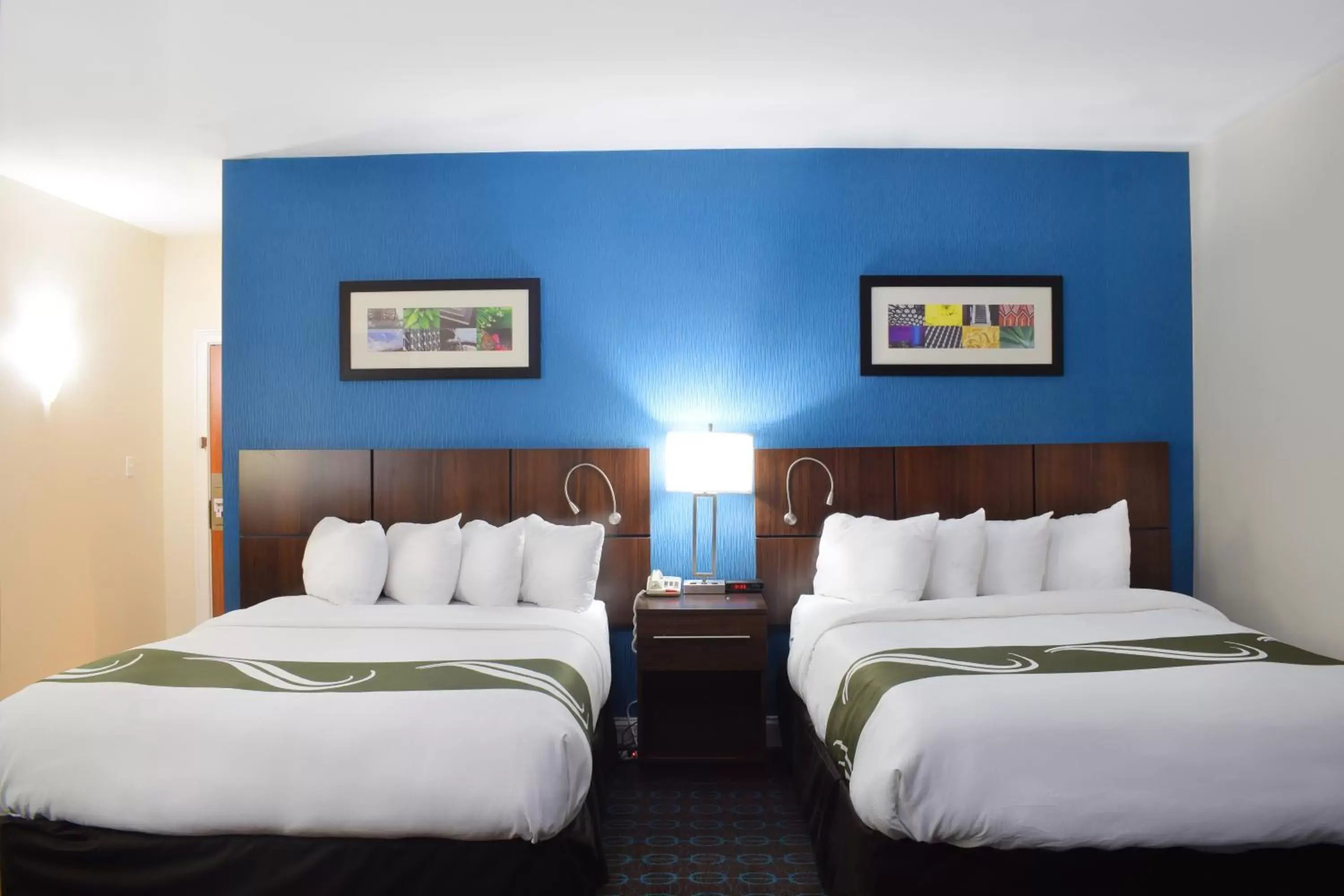 Bed in Quality Inn & Suites Middletown - Newport Bed in Quality Inn & Suites Middletown - Newport