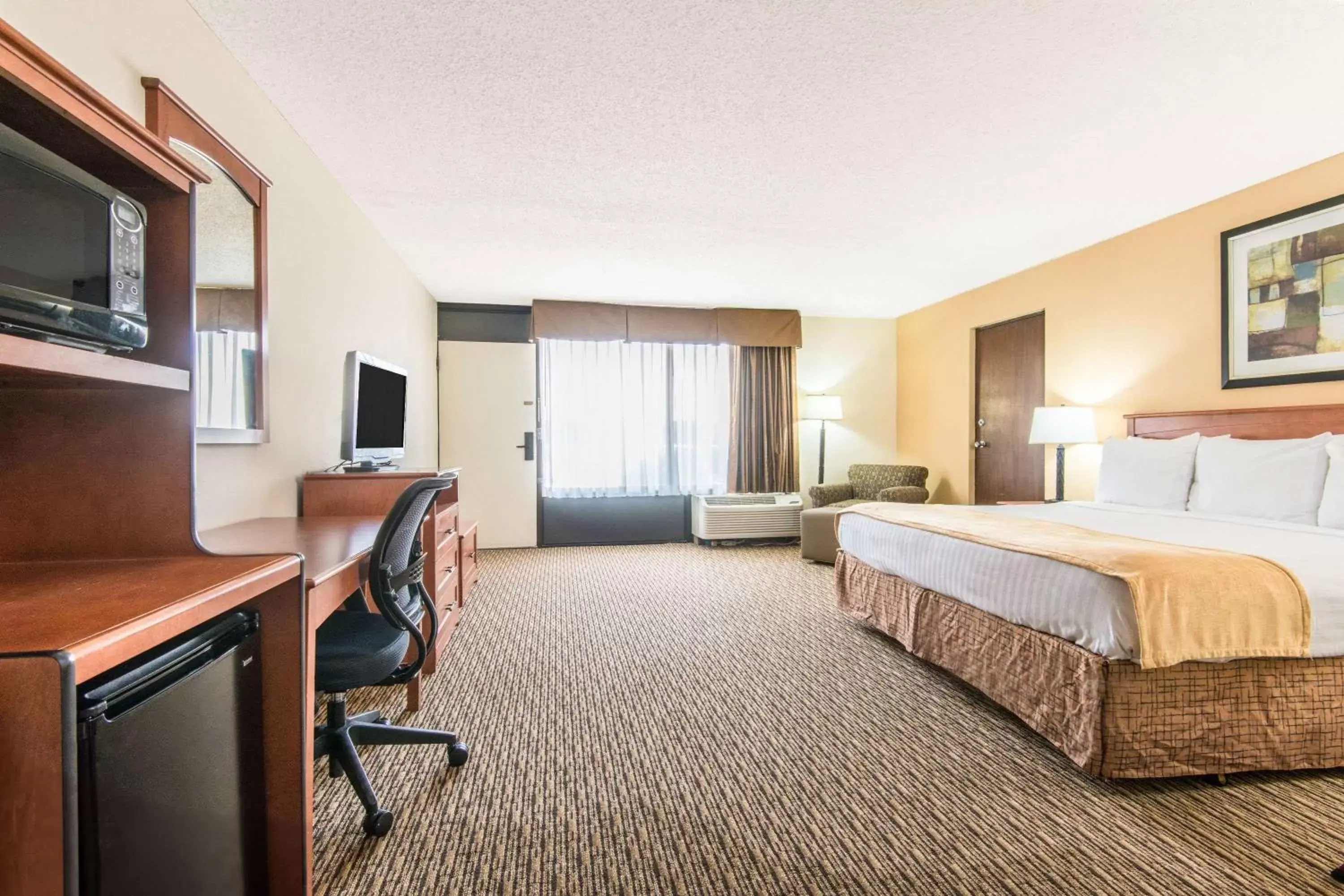 Photo of the whole room in Days Inn by Wyndham Altus