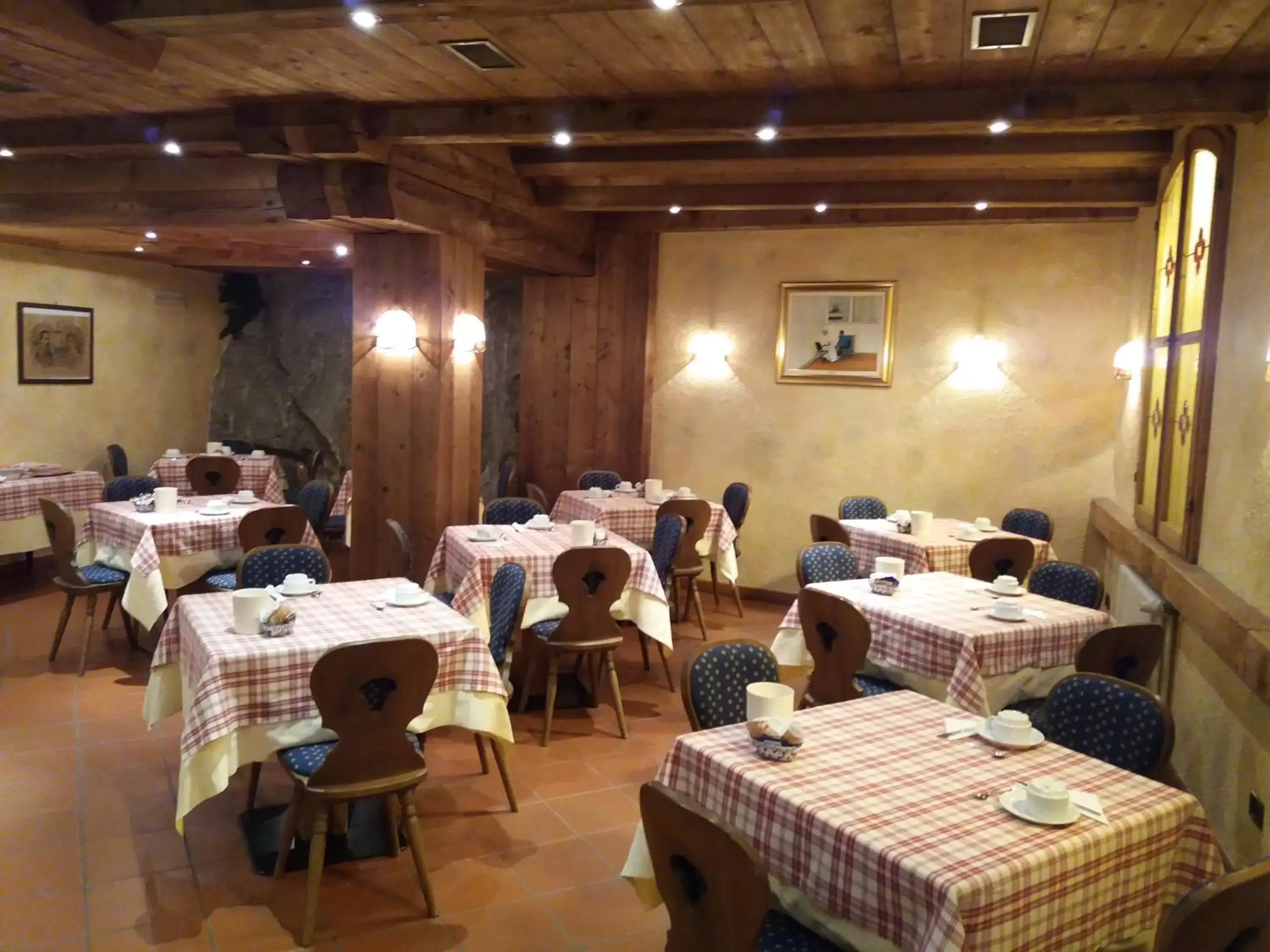 Restaurant/Places to Eat in Hotel Ottoz Meublé