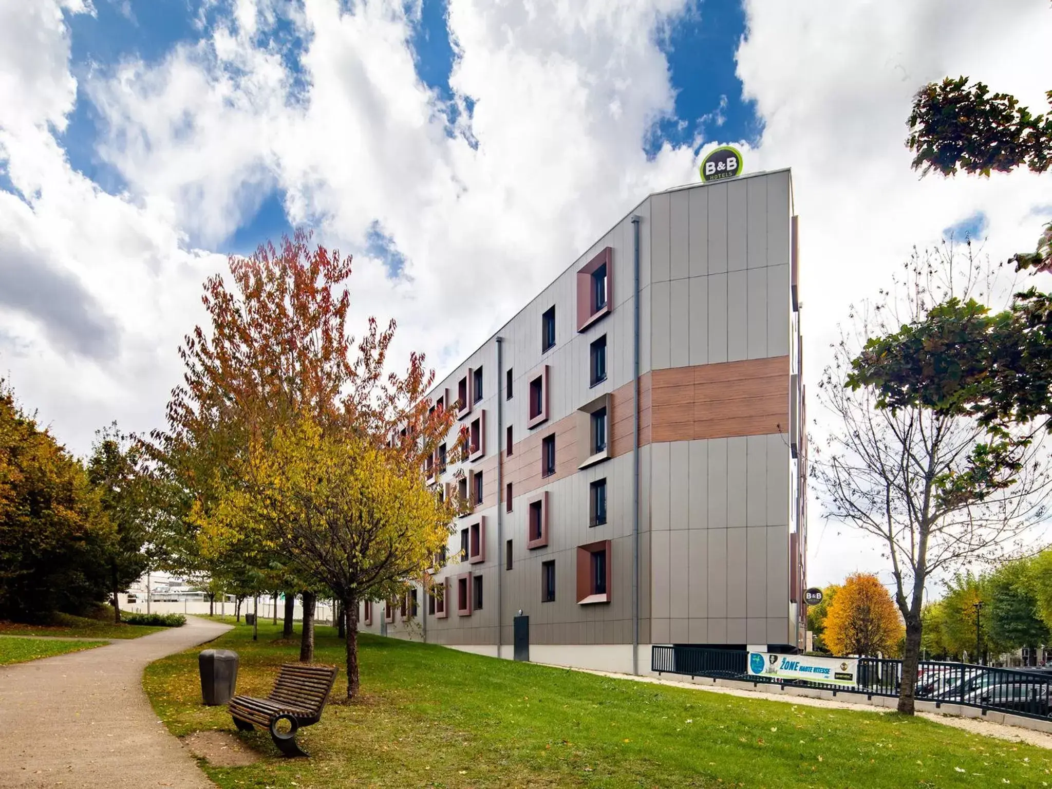 Facade/entrance in B&B HOTEL Marne-La-Vallée Torcy Facade/entrance in B&B HOTEL Marne-La-Vallée Torcy