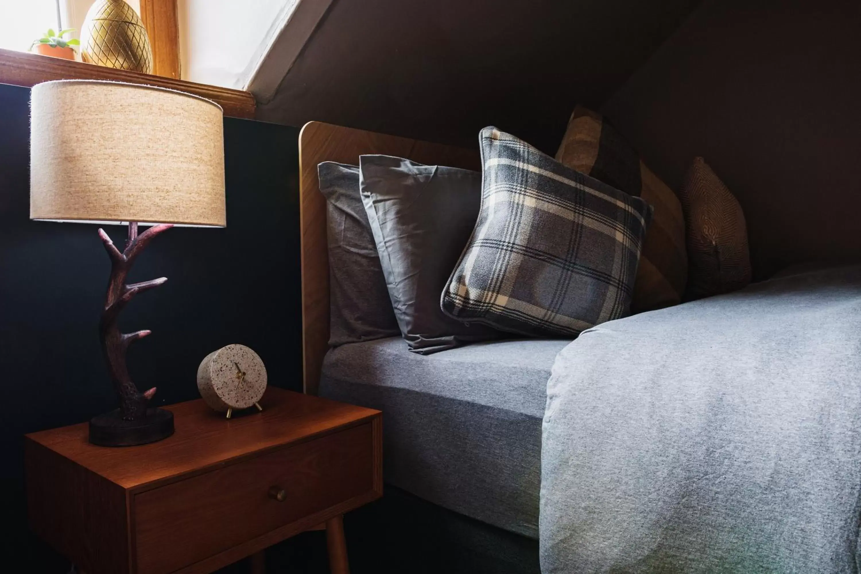 Bedroom, Seating Area in Cardross Inn