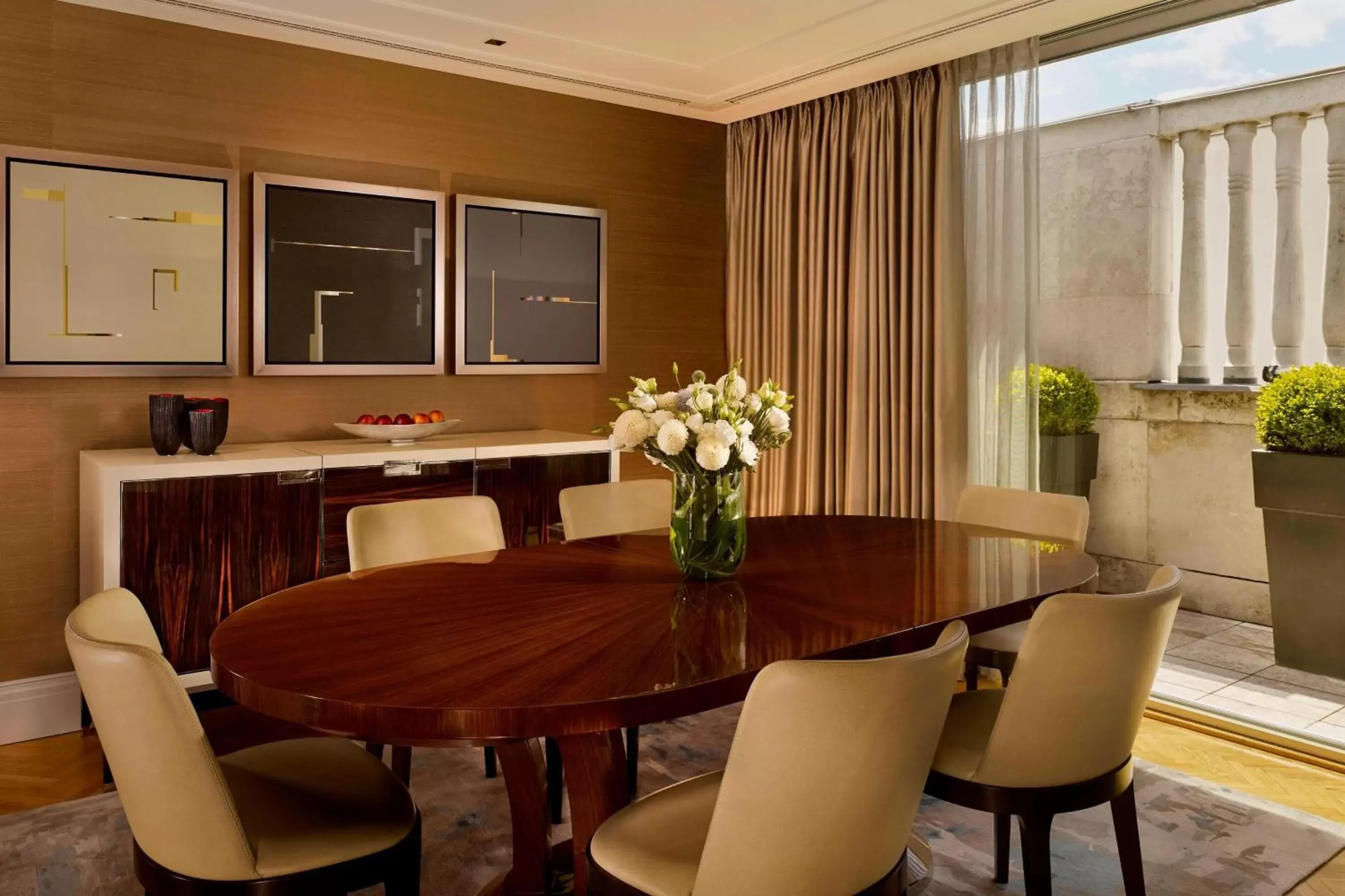 Photo of the whole room, Dining Area in The Ritz-Carlton, Budapest