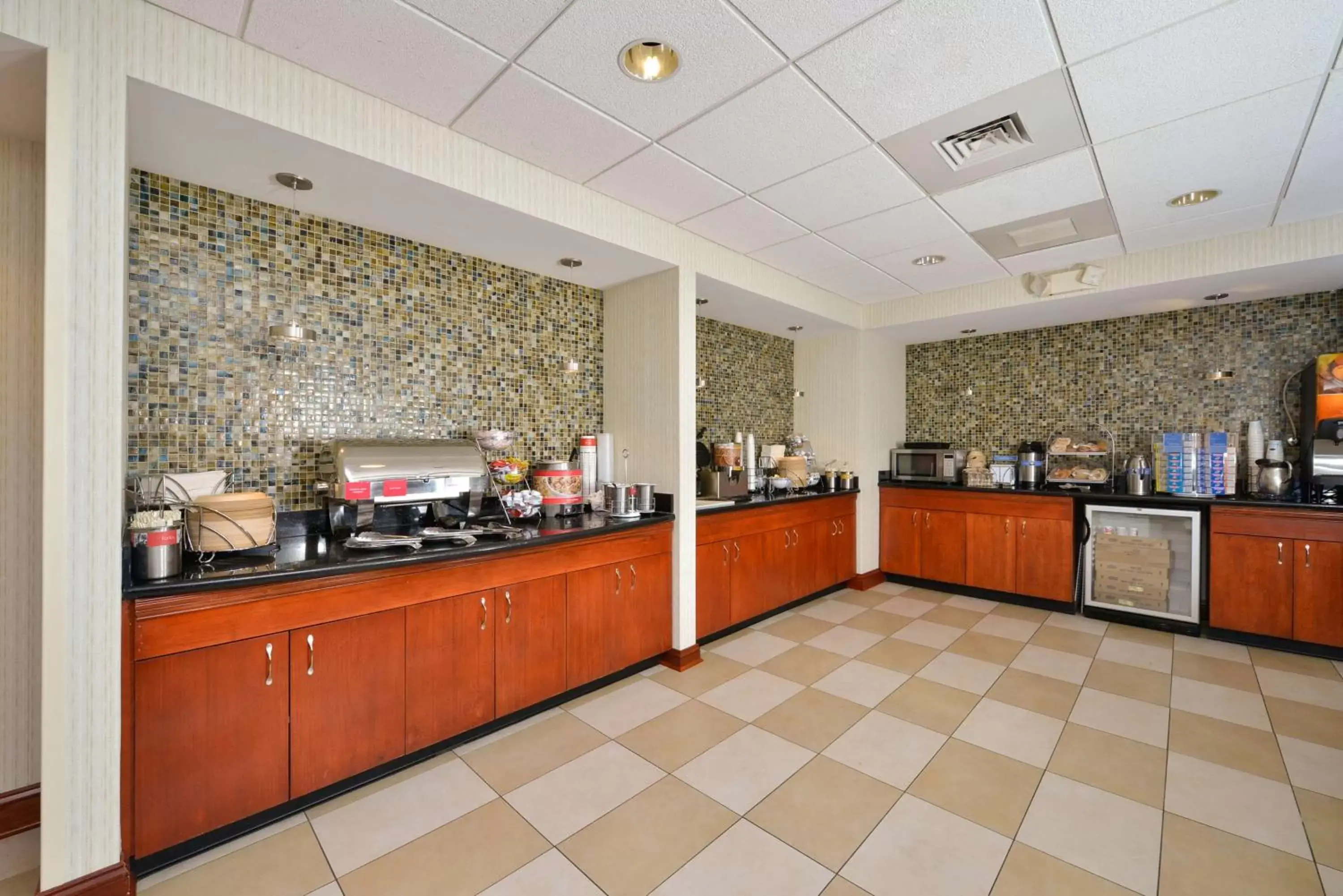 Breakfast, Restaurant/Places to Eat in Hampton Inn Farmville