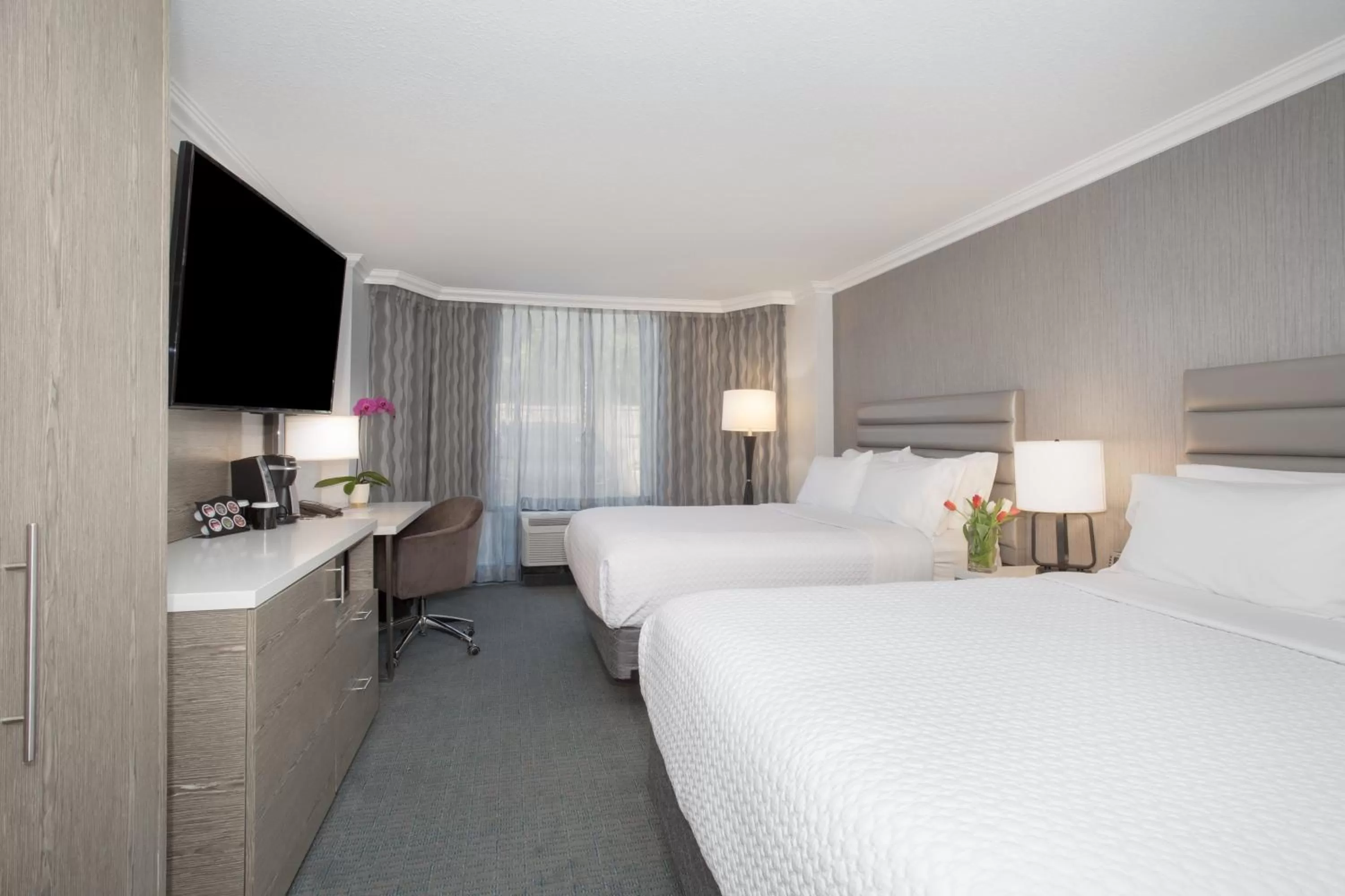 Photo of the whole room, Bed in Crowne Plaza Costa Mesa Orange County by IHG