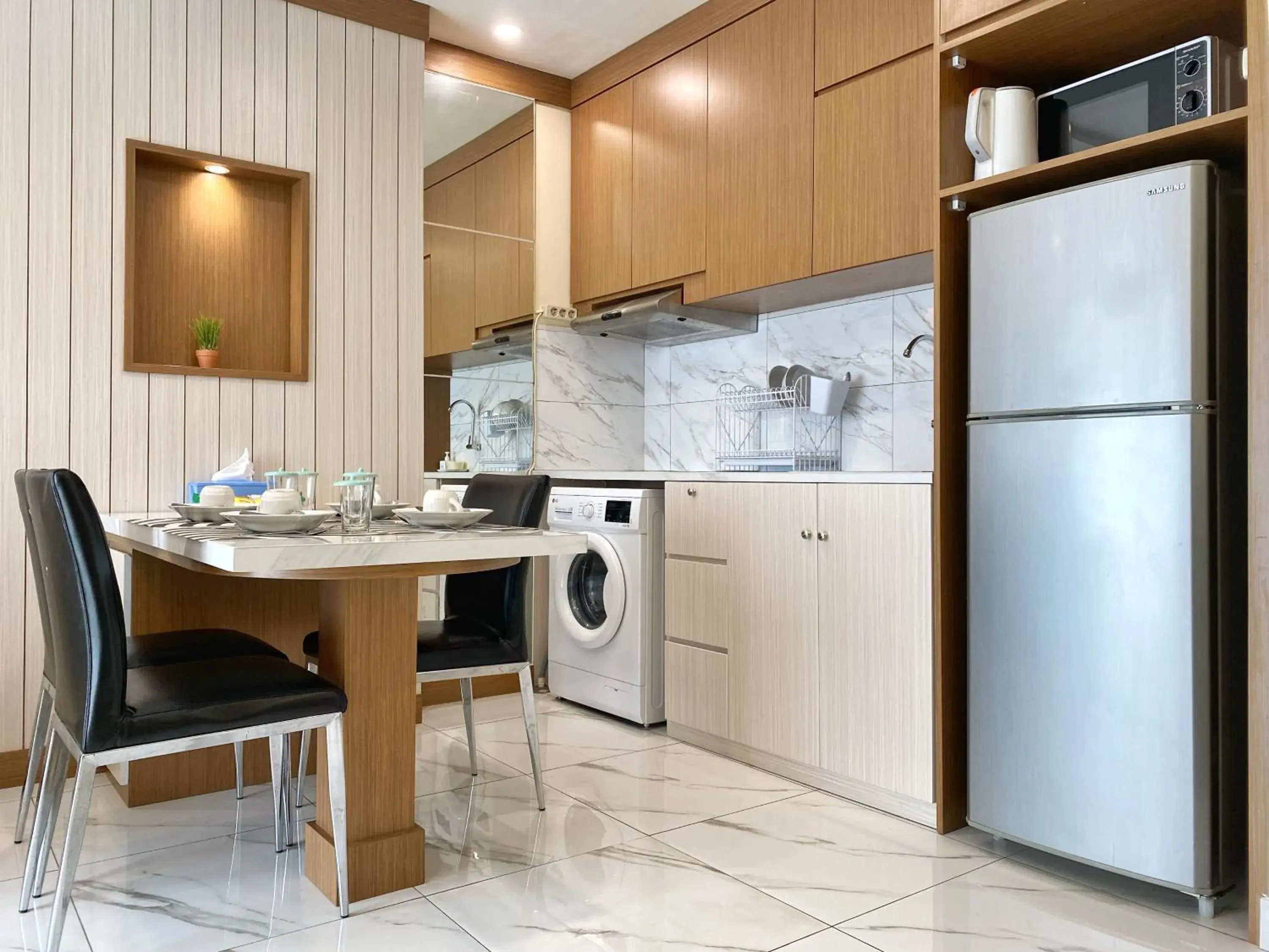 Kitchen/Kitchenette in Ravarine Suite Apartment