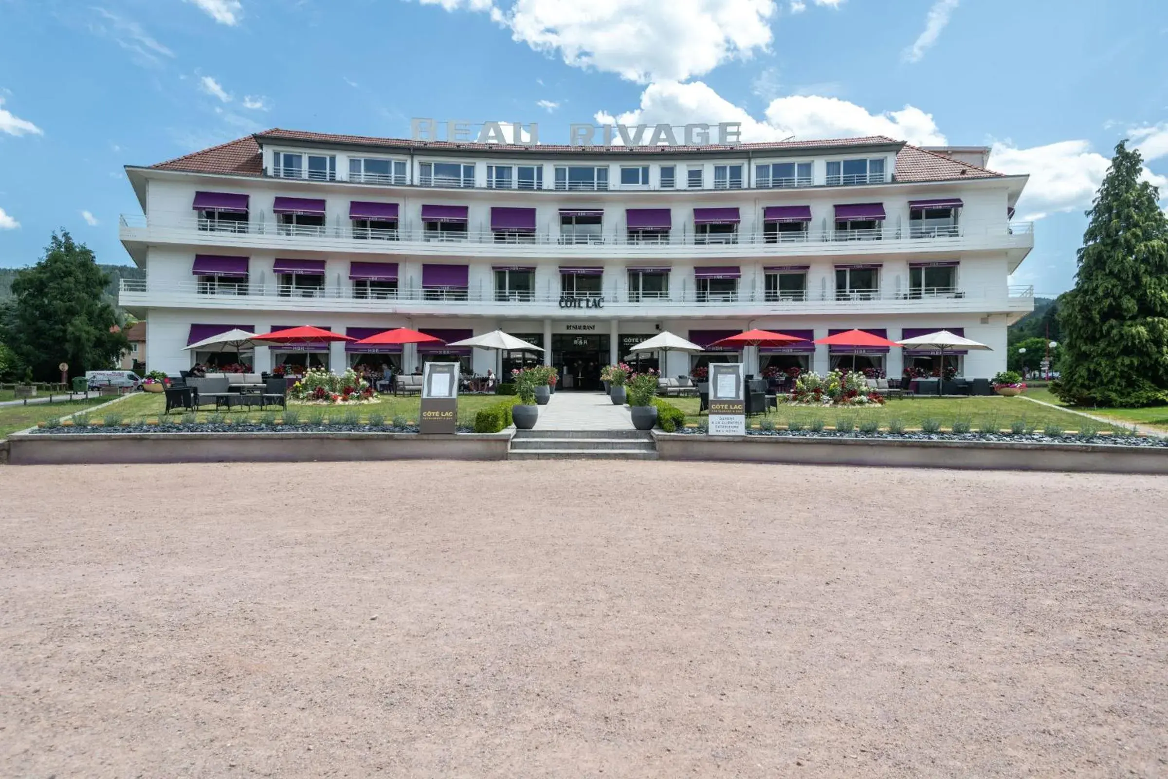 Property Building in Hôtel Le Beau Rivage