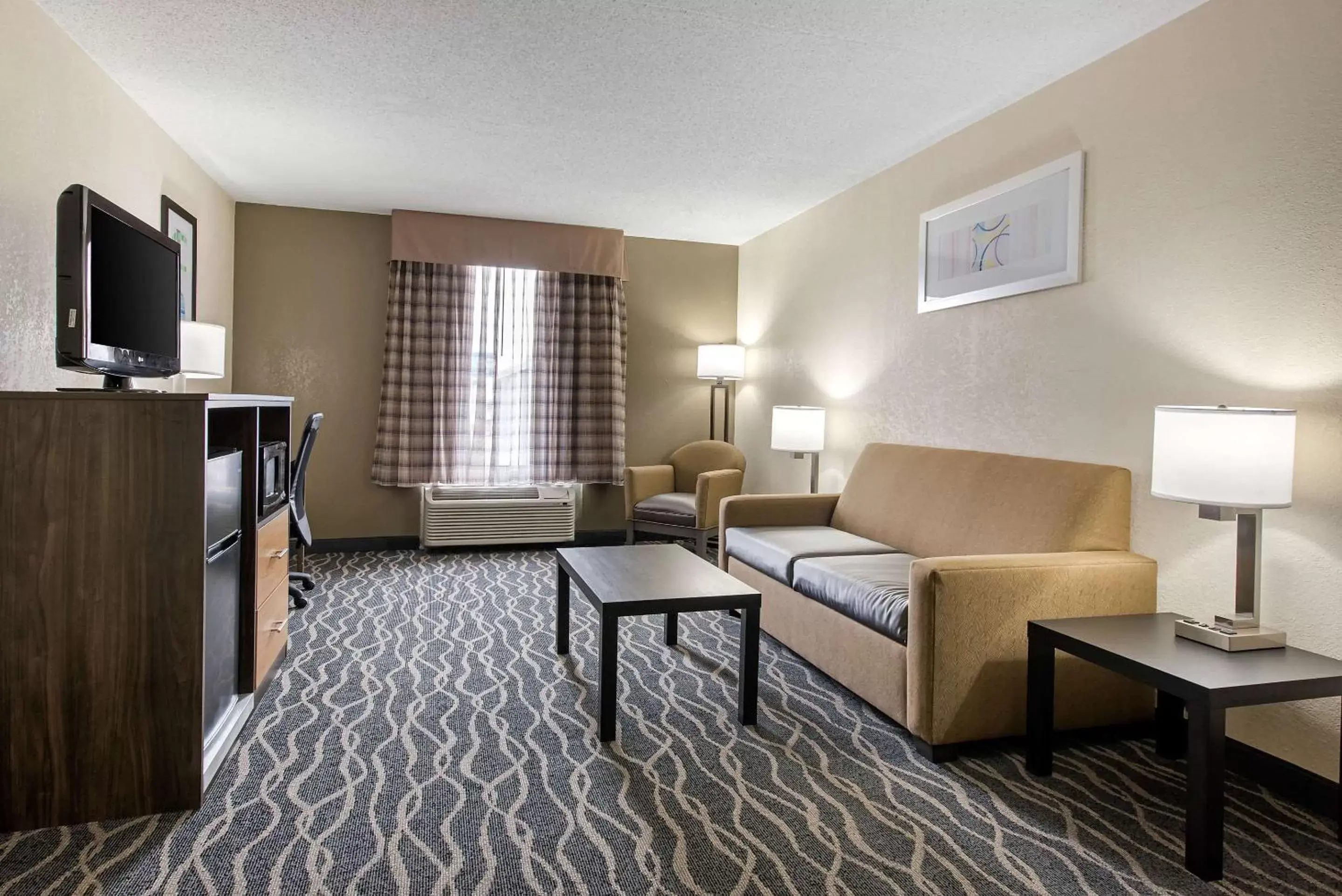 Photo of the whole room, Seating Area in Quality Inn & Suites Lafayette I-65